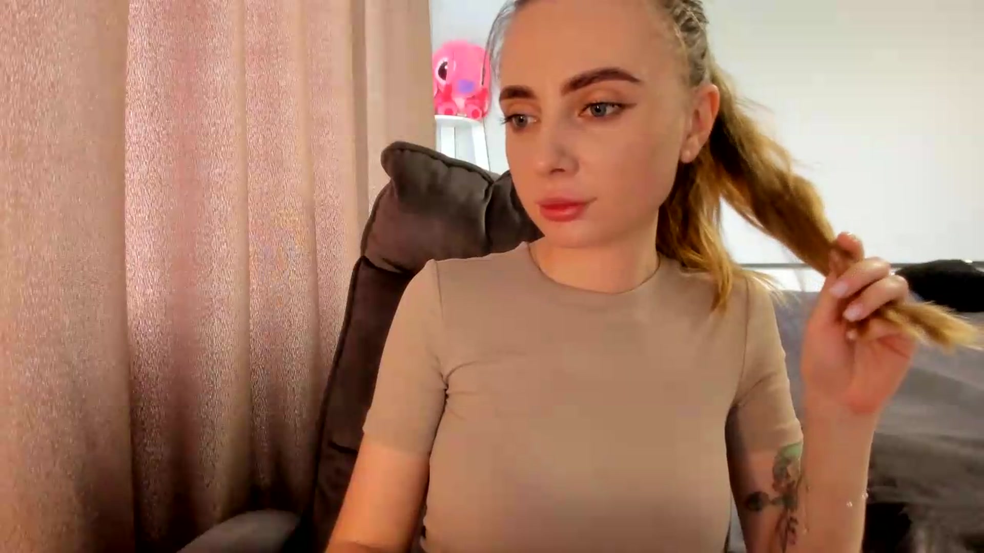 Gallery image thumbnail from Iam_Sasha's myfreecams stream on, 07/08/2026, 11:16 image 11 of 20