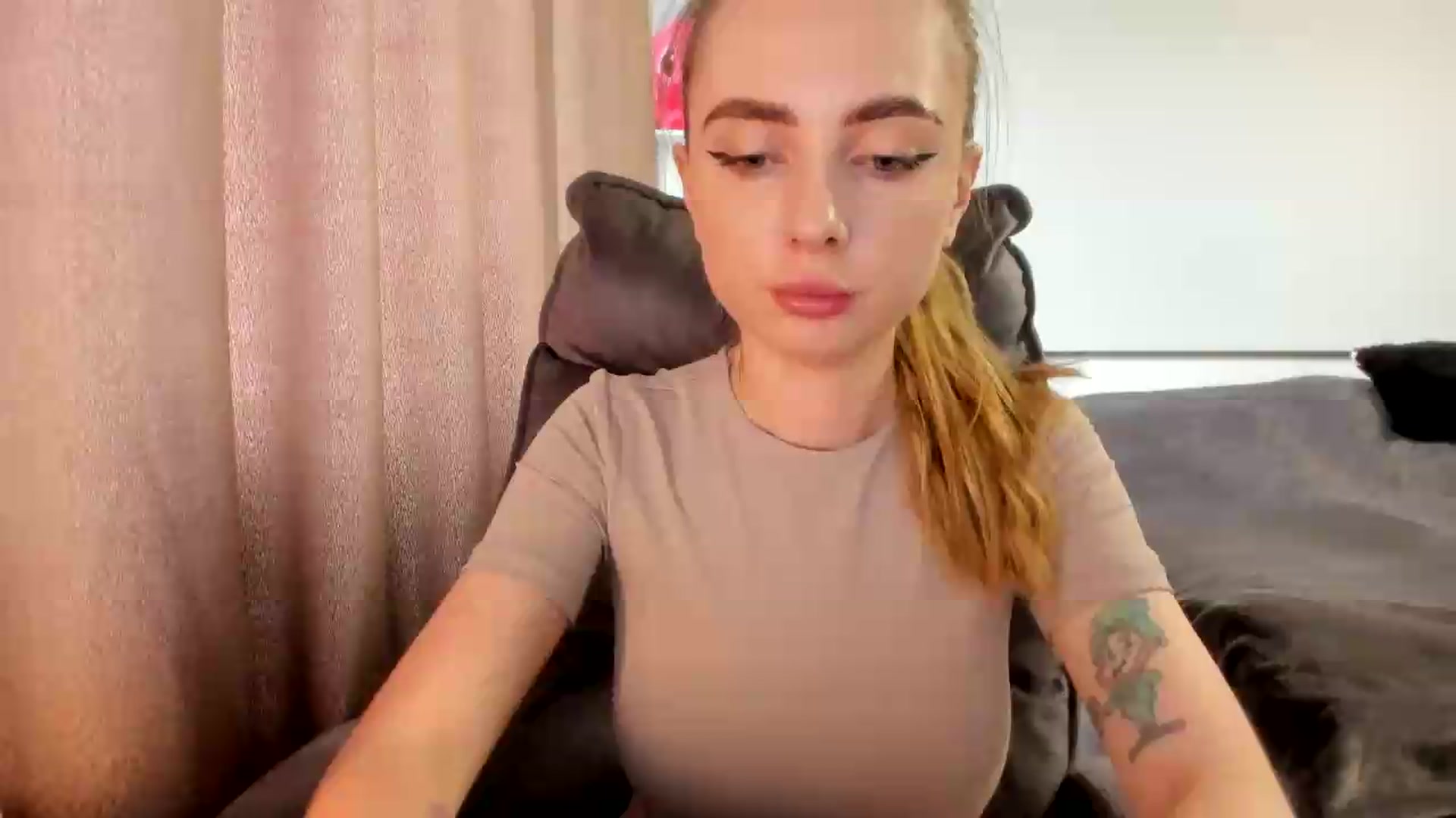 Gallery image thumbnail from Iam_Sasha's myfreecams stream on, 07/08/2026, 12:36 image 1 of 20
