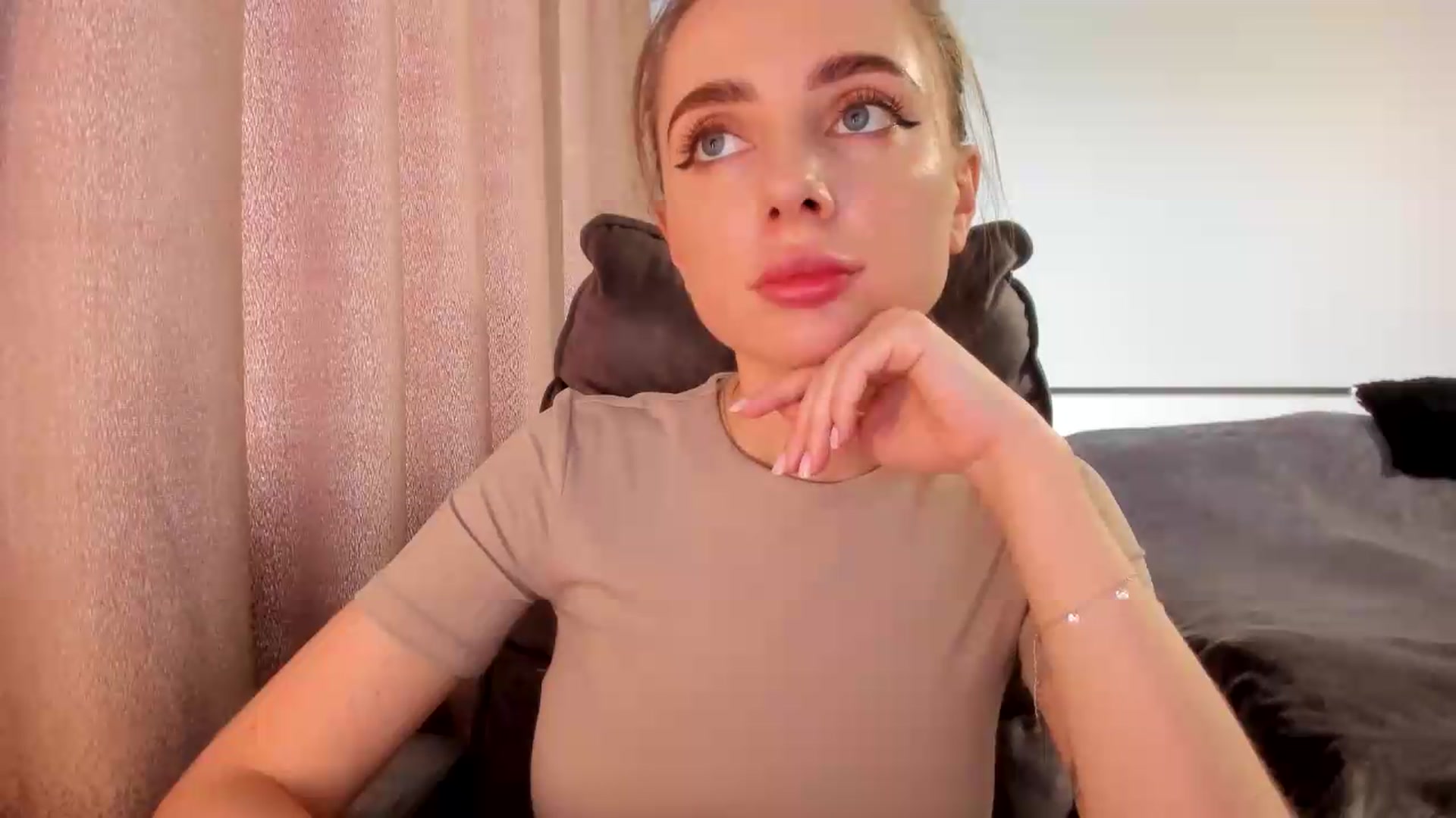 Gallery image thumbnail from Iam_Sasha's myfreecams stream on, 07/08/2026, 12:36 image 10 of 20