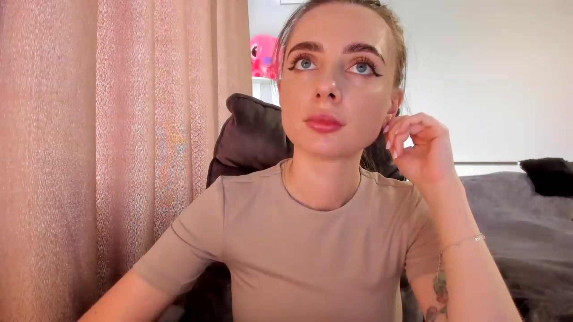 Gallery image thumbnail from Iam_Sasha's myfreecams stream on, 07/08/2026, 12:36 image 19 of 20
