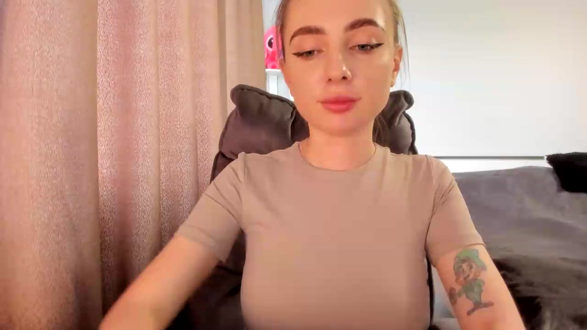 Gallery image thumbnail from Iam_Sasha's myfreecams stream on, 07/08/2026, 12:36 image 6 of 20