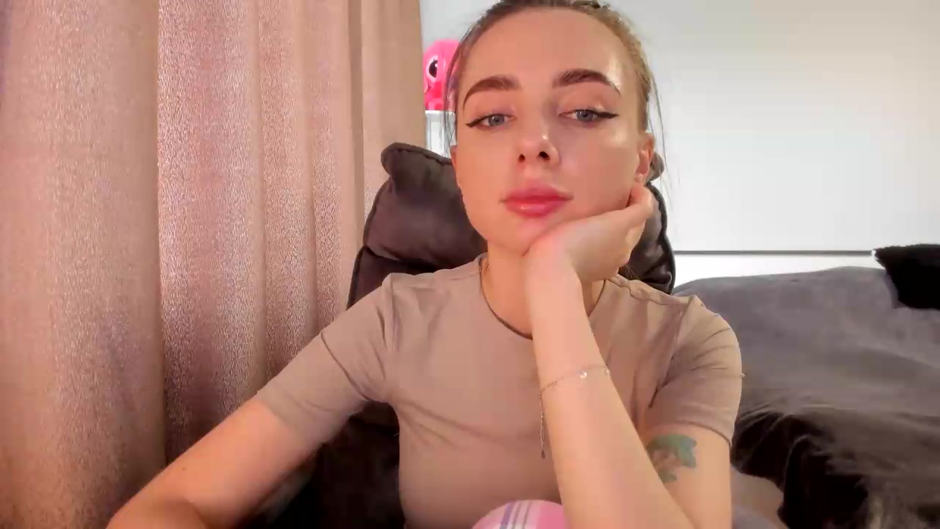Gallery image thumbnail from Iam_Sasha's myfreecams stream on, 07/08/2026, 12:36 image 12 of 20