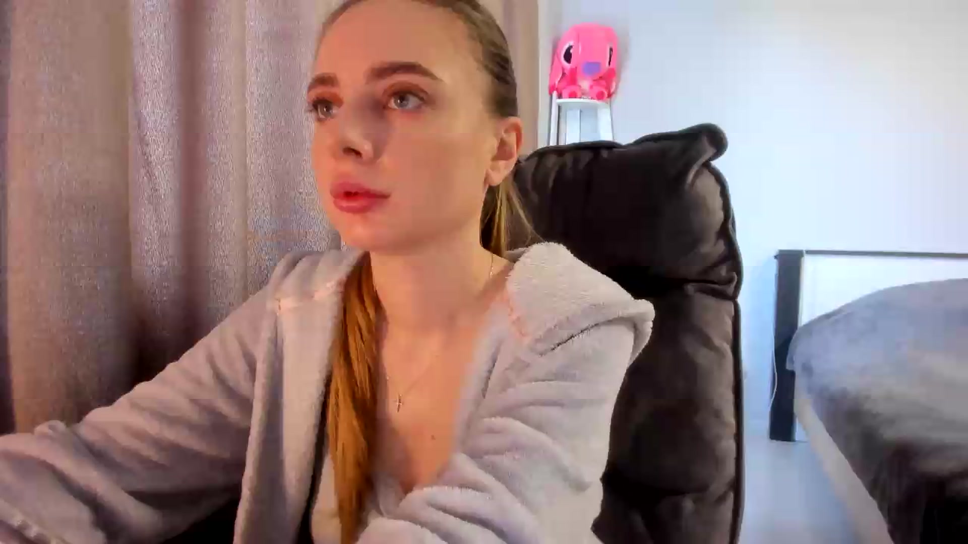 Gallery image thumbnail from Iam_Sasha's myfreecams stream on, 07/10/2026, 08:34 image 1 of 20