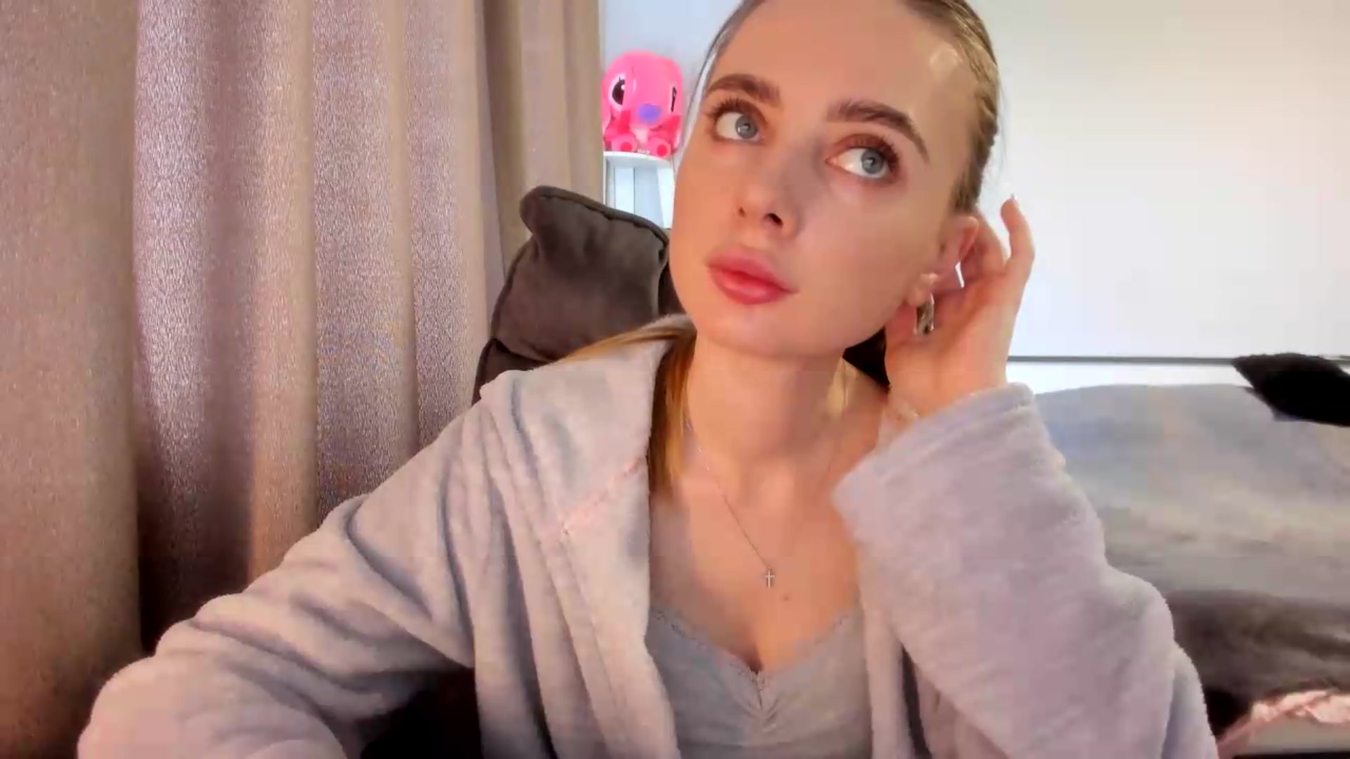 Gallery image thumbnail from Iam_Sasha's myfreecams stream on, 07/10/2026, 08:34 image 7 of 20