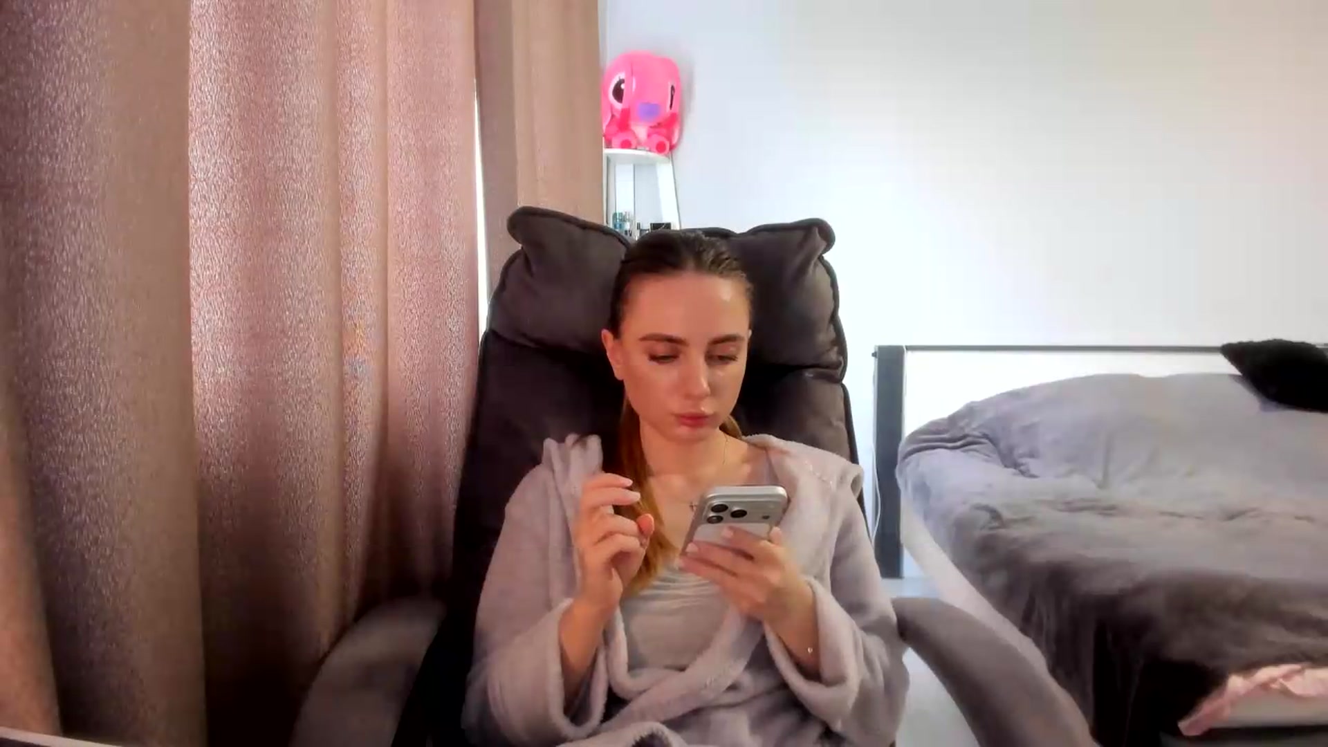Gallery image thumbnail from Iam_Sasha's myfreecams stream on, 07/10/2026, 10:15 image 8 of 20