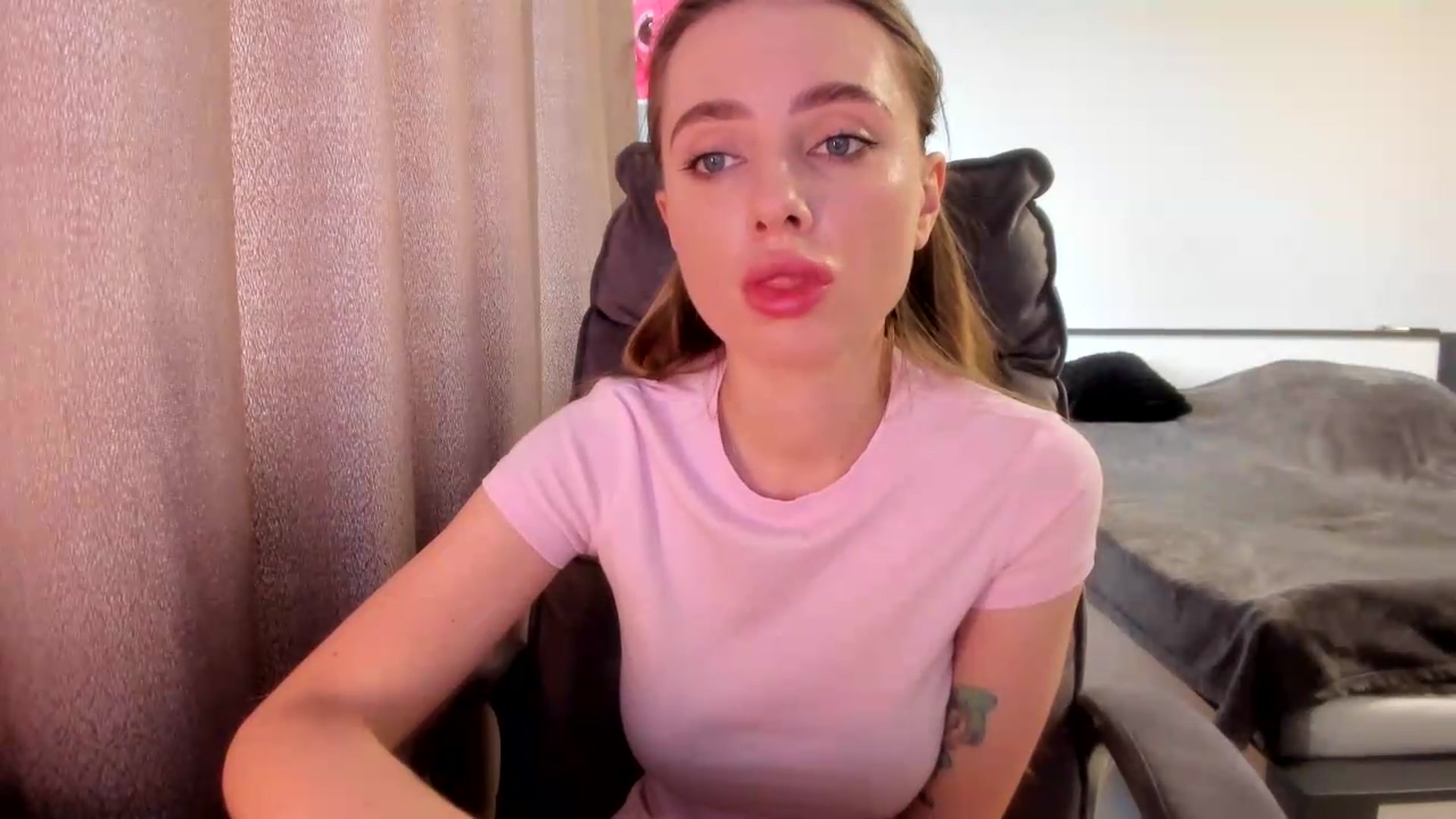 Gallery image thumbnail from Iam_Sasha's myfreecams stream on, 07/14/2026, 09:46 image 3 of 20