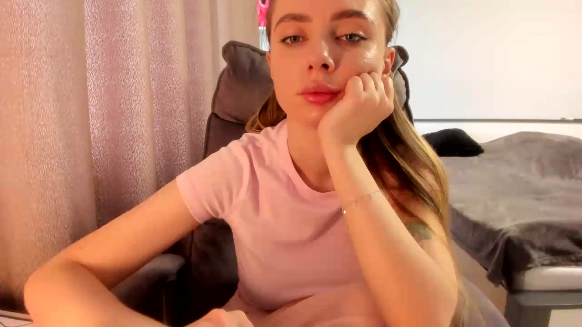 Gallery image thumbnail from Iam_Sasha's myfreecams stream on, 07/14/2026, 11:52 image 3 of 20