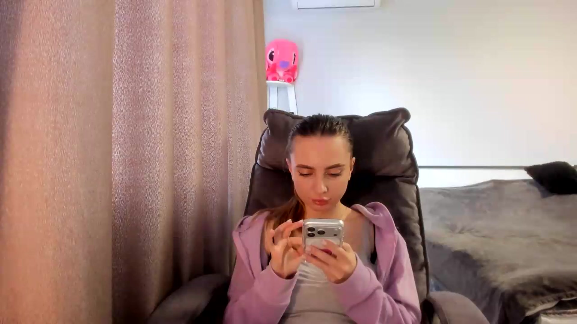 Gallery image thumbnail from Iam_Sasha's myfreecams stream on, 07/15/2026, 08:45 image 15 of 20