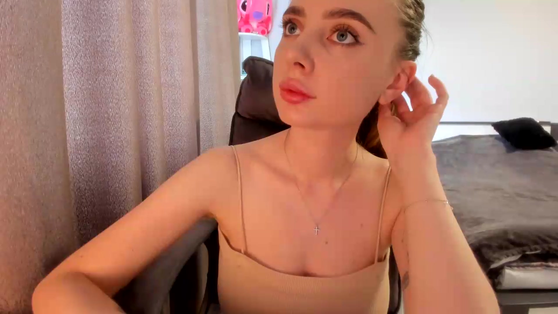Gallery image thumbnail from Iam_Sasha's myfreecams stream on, 07/15/2026, 12:38 image 13 of 20