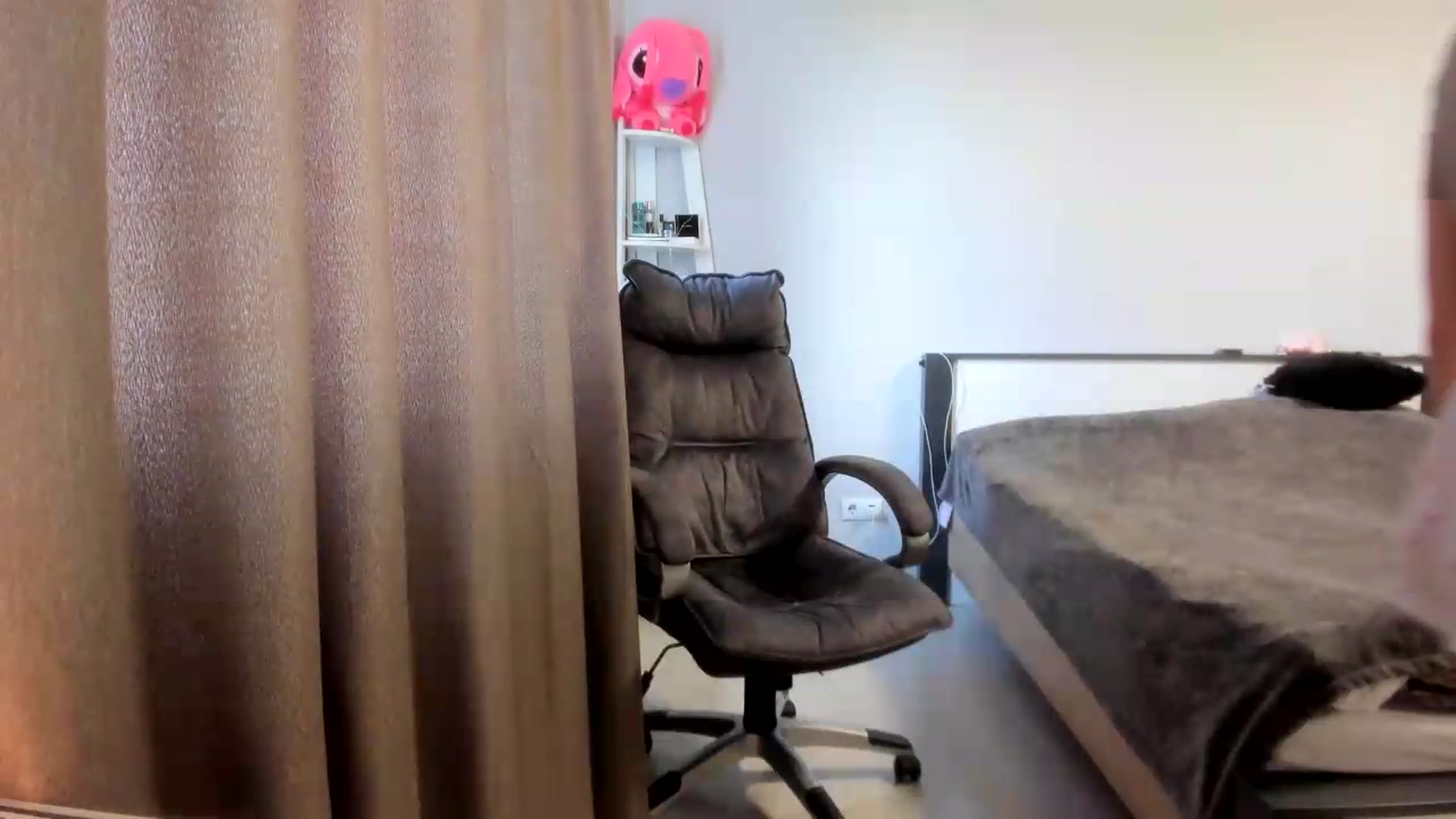 Gallery image thumbnail from Iam_Sasha's myfreecams stream on, 07/17/2026, 09:42 image 18 of 20