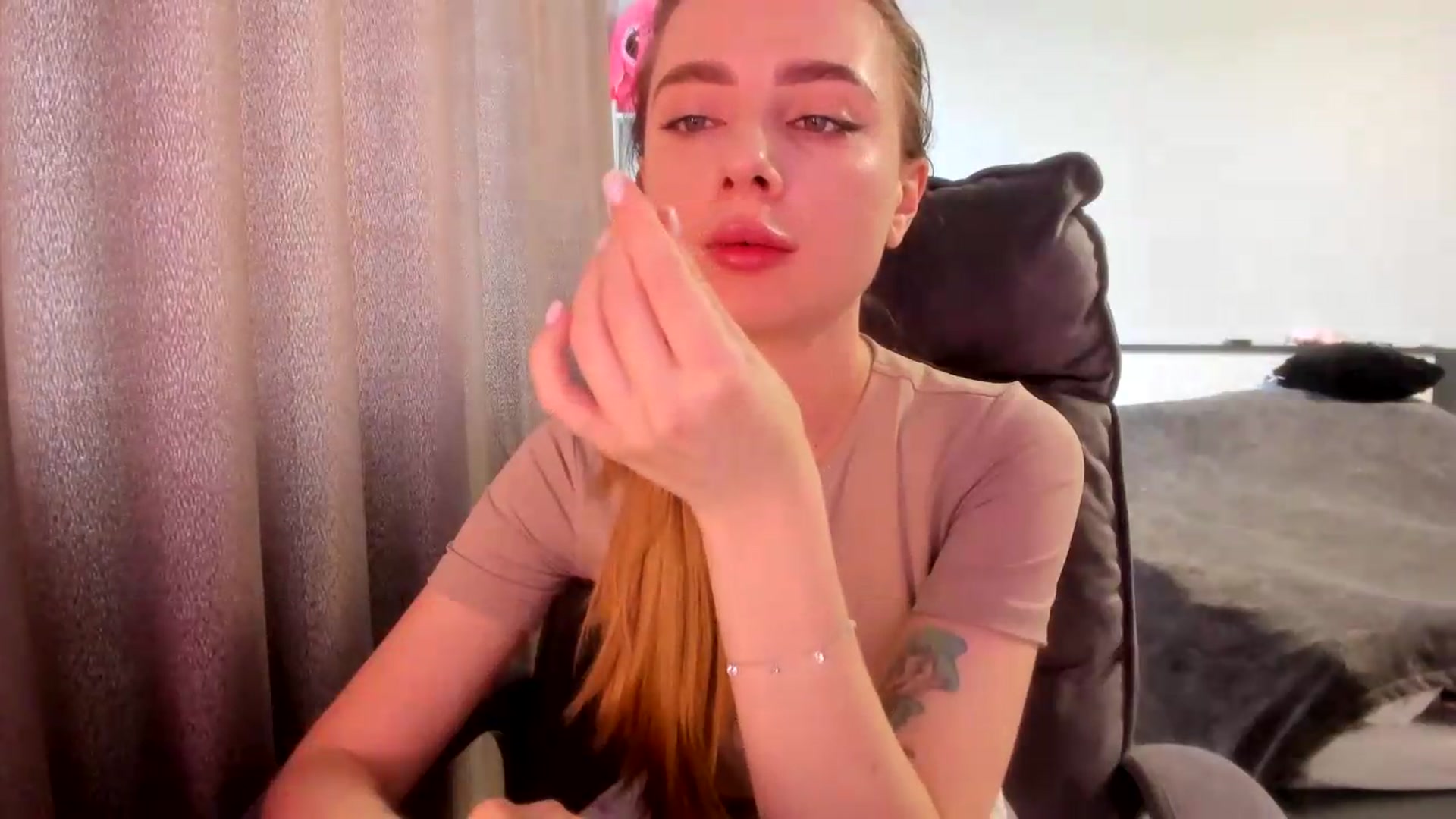 Gallery image thumbnail from Iam_Sasha's myfreecams stream on, 07/17/2026, 09:42 image 3 of 20