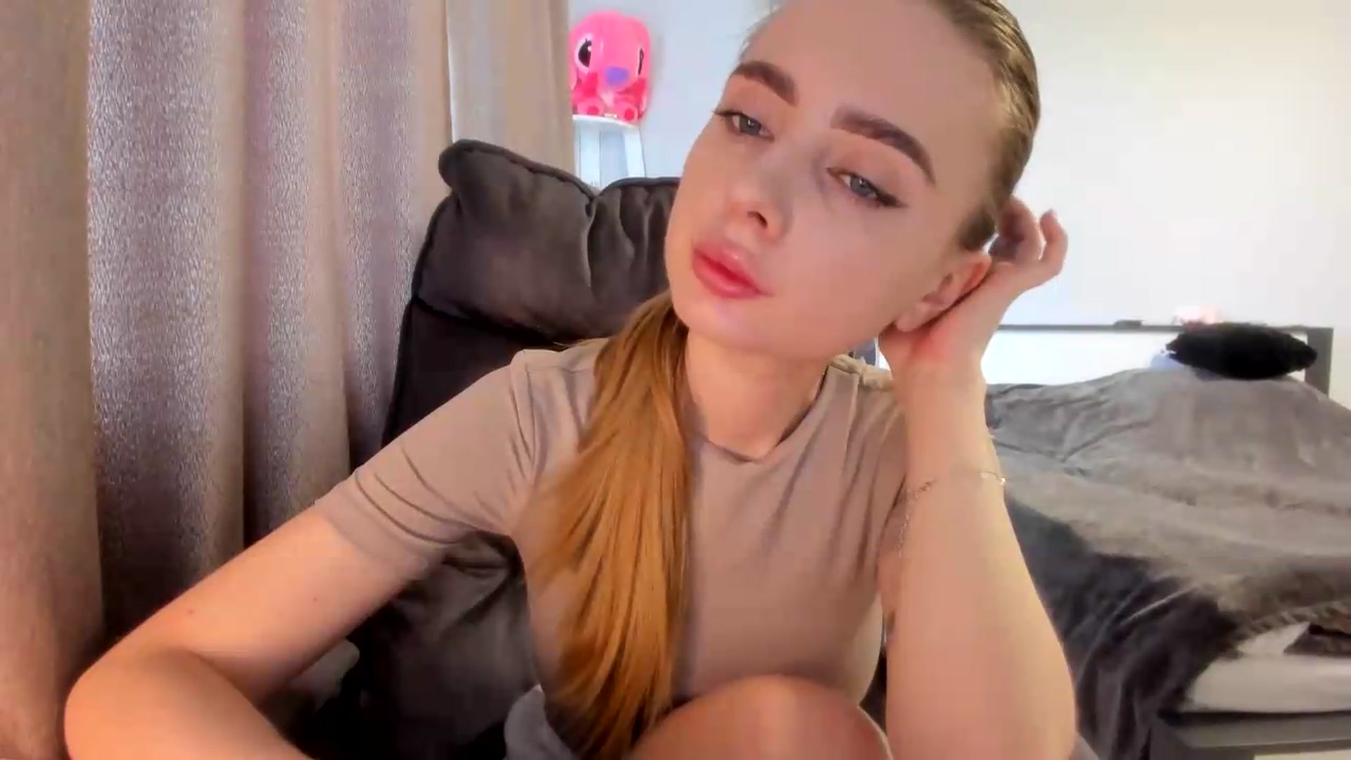 Gallery image thumbnail from Iam_Sasha's myfreecams stream on, 07/17/2026, 10:17 image 2 of 20