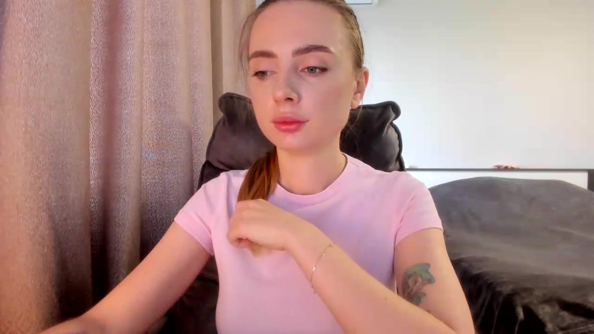 Gallery image thumbnail from Iam_Sasha's myfreecams stream on, 07/20/2026, 09:04 image 8 of 20