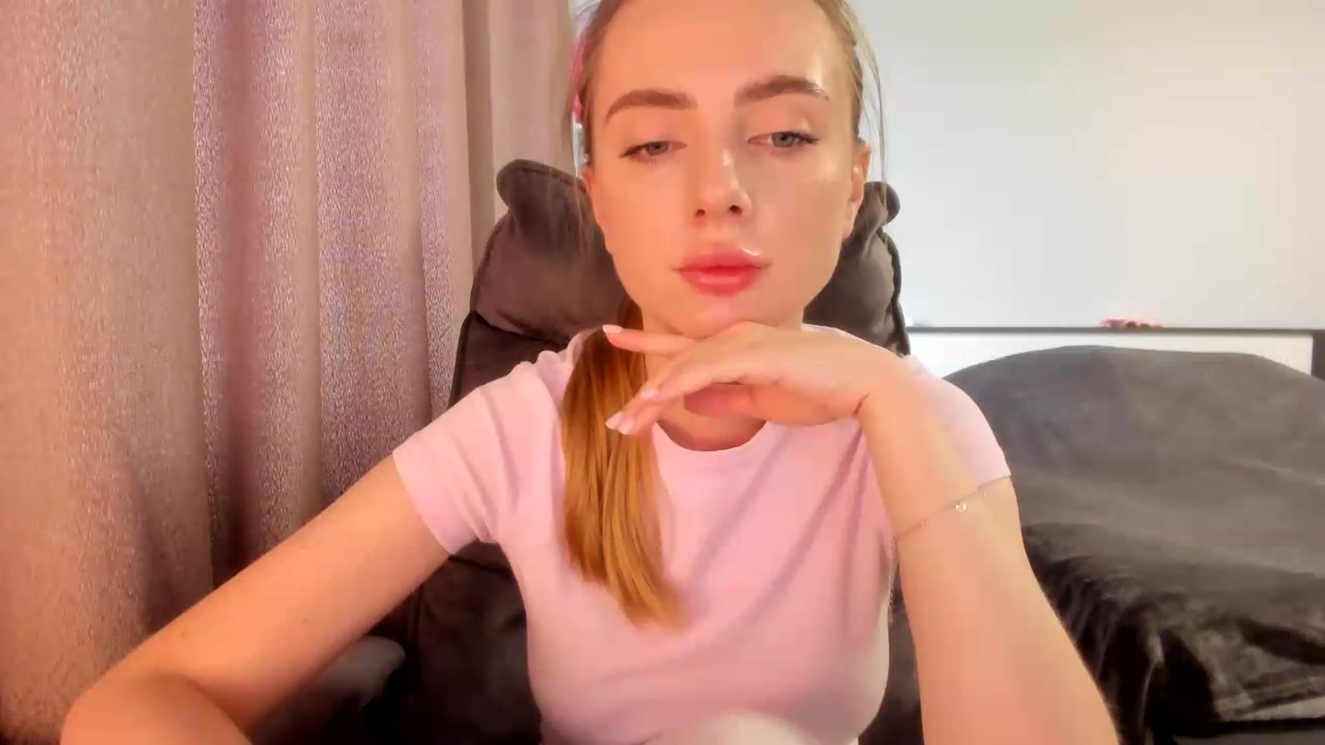 Gallery image thumbnail from Iam_Sasha's myfreecams stream on, 07/20/2026, 09:04 image 2 of 20