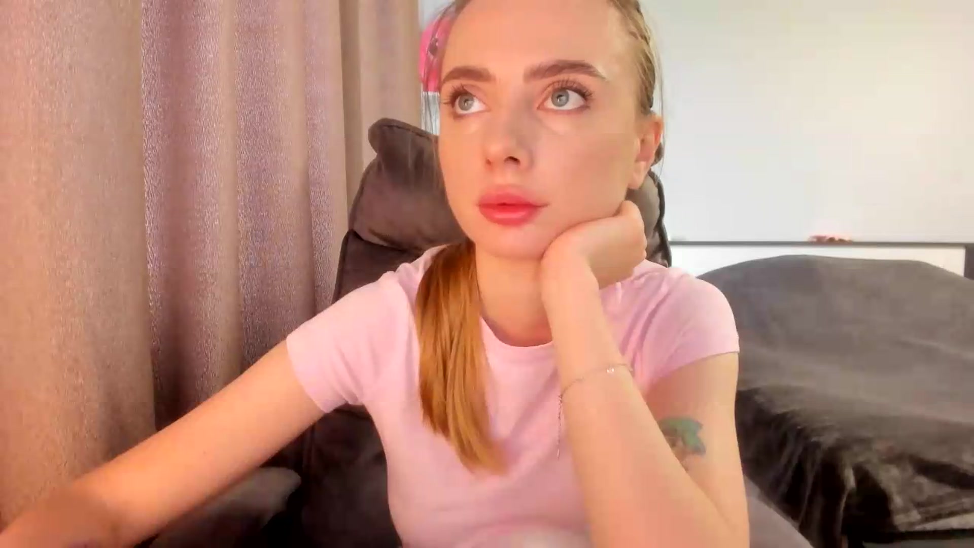 Gallery image thumbnail from Iam_Sasha's myfreecams stream on, 07/20/2026, 09:04 image 3 of 20