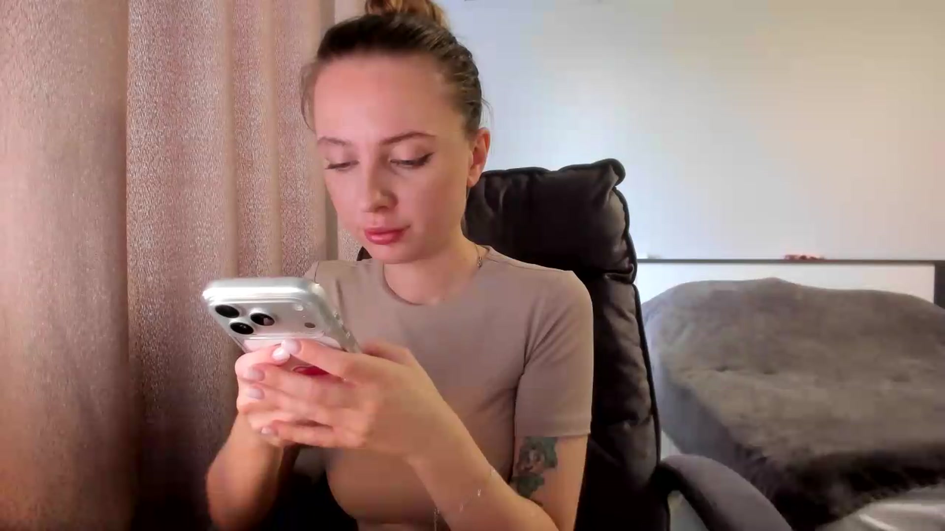Gallery image thumbnail from Iam_Sasha's myfreecams stream on, 07/21/2026, 10:48 image 12 of 20
