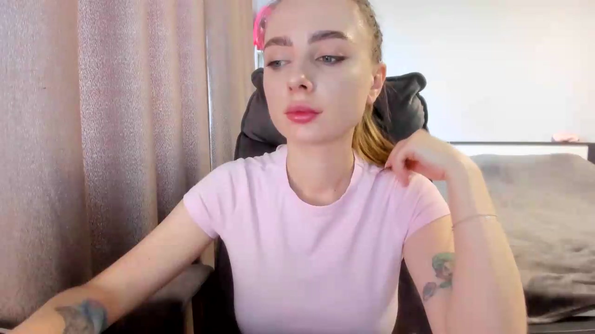 Gallery image thumbnail from Iam_Sasha's myfreecams stream on, 07/27/2026, 07:52 image 6 of 20