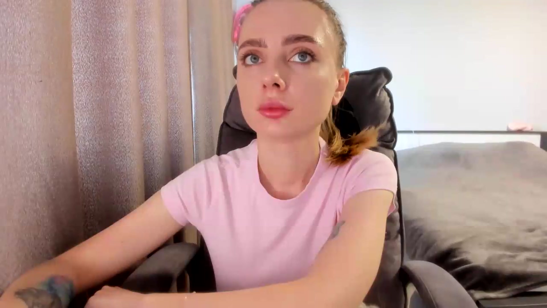 Gallery image thumbnail from Iam_Sasha's myfreecams stream on, 07/27/2026, 07:52 image 4 of 20