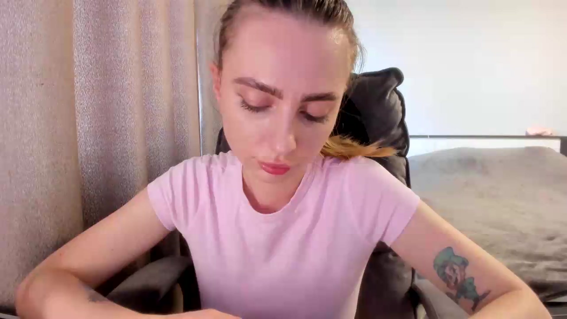 Gallery image thumbnail from Iam_Sasha's myfreecams stream on, 07/27/2026, 07:52 image 2 of 20