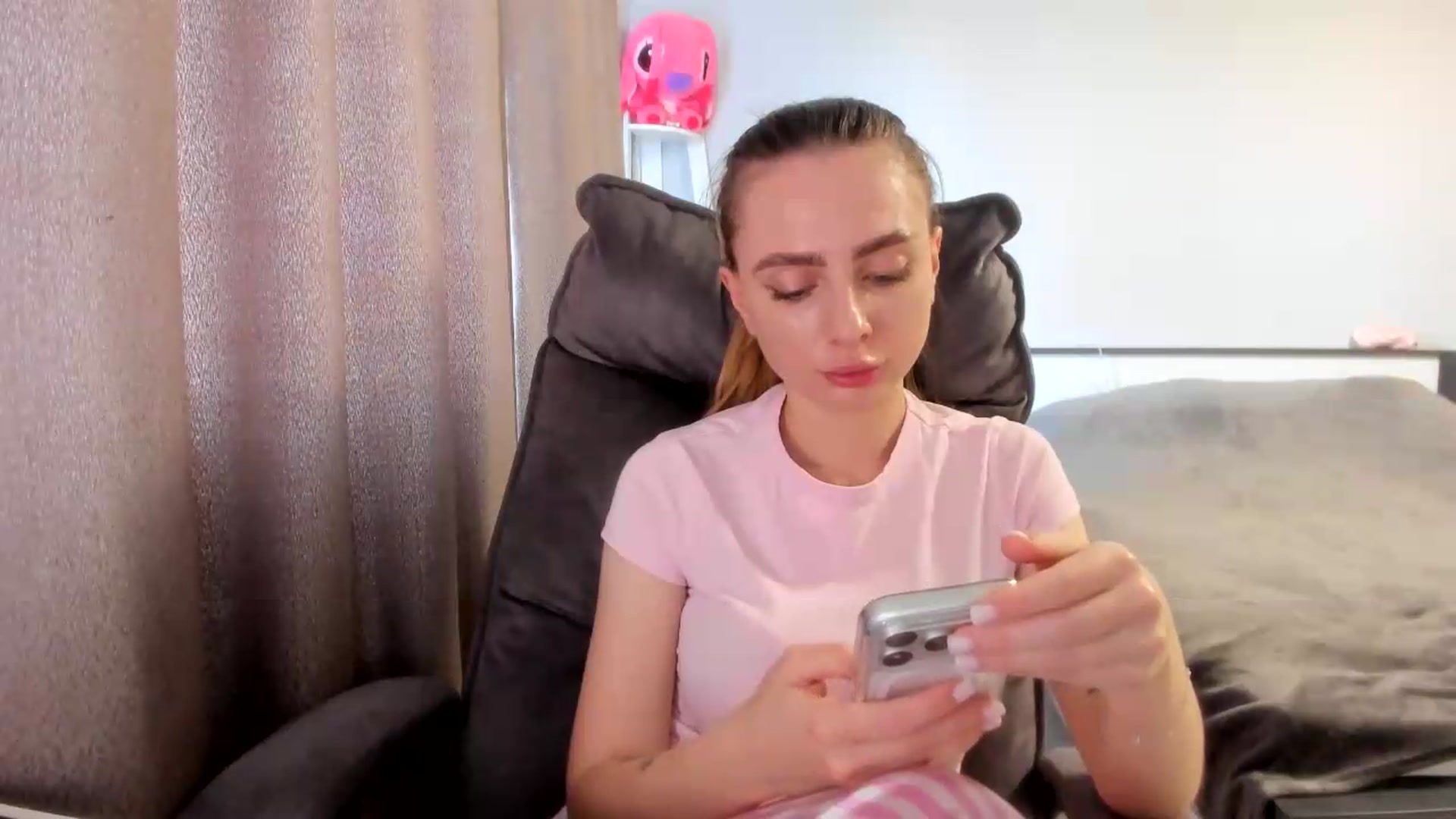 Gallery image thumbnail from Iam_Sasha's myfreecams stream on, 07/27/2026, 07:52 image 18 of 20