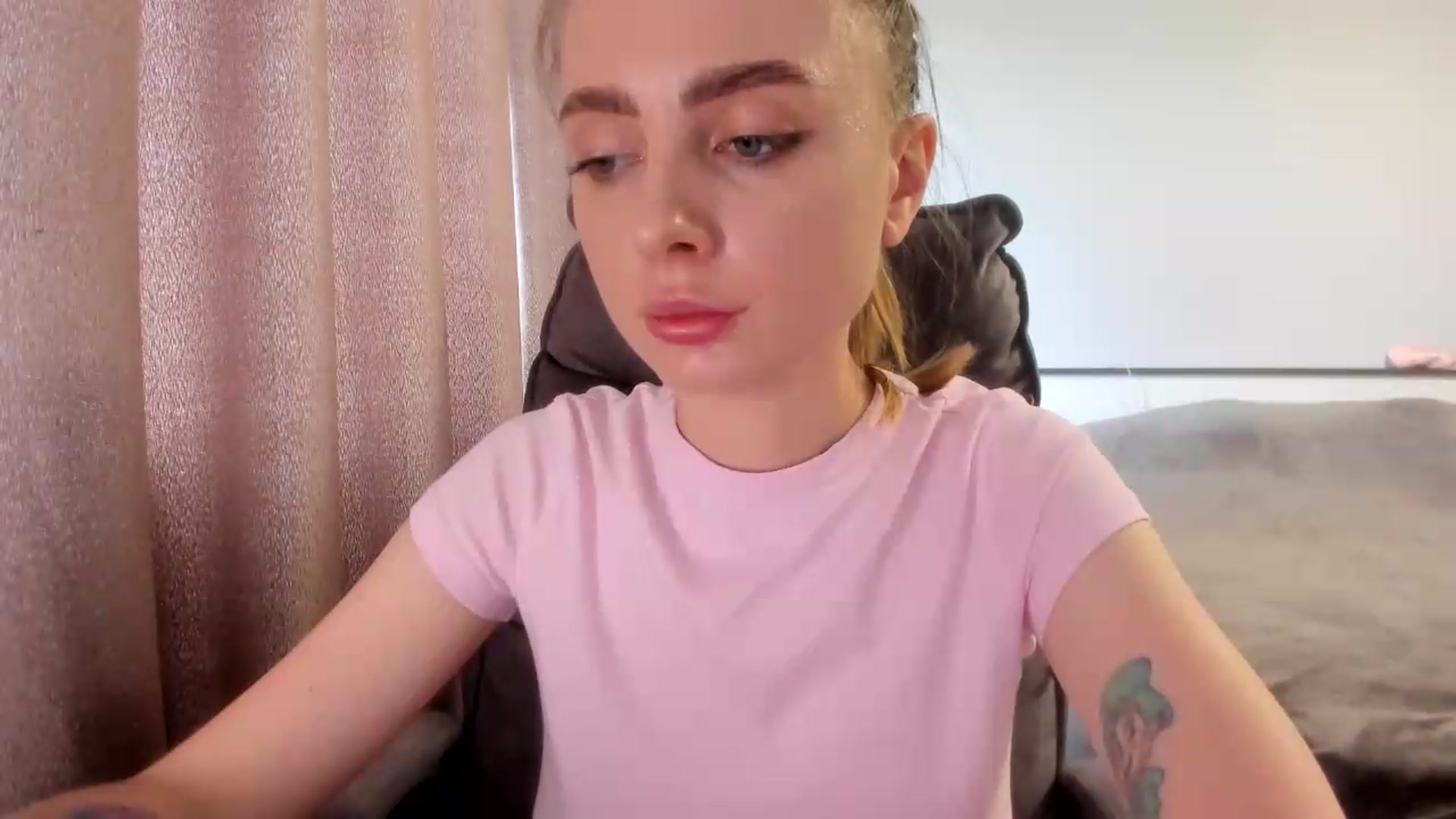 Gallery image thumbnail from Iam_Sasha's myfreecams stream on, 07/27/2026, 10:25 image 5 of 20
