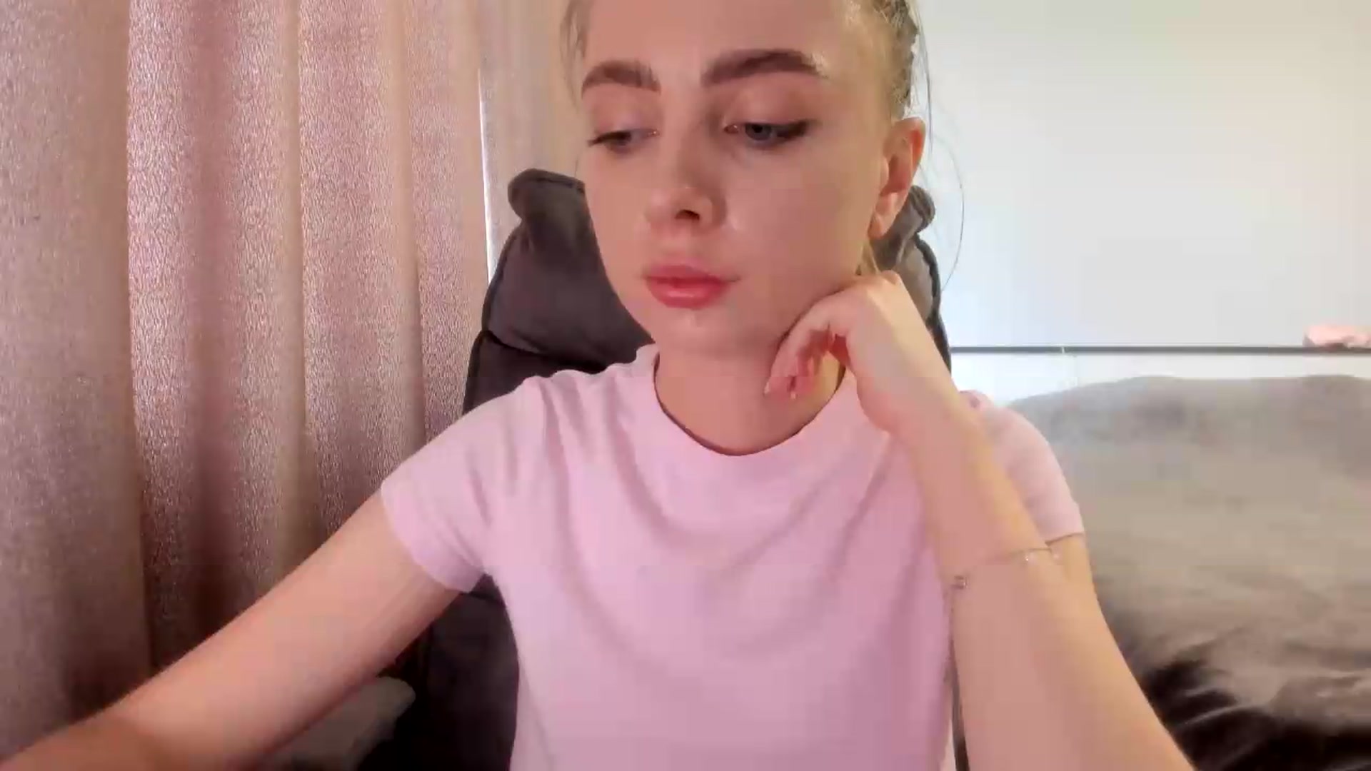 Gallery image thumbnail from Iam_Sasha's myfreecams stream on, 07/27/2026, 10:25 image 2 of 20