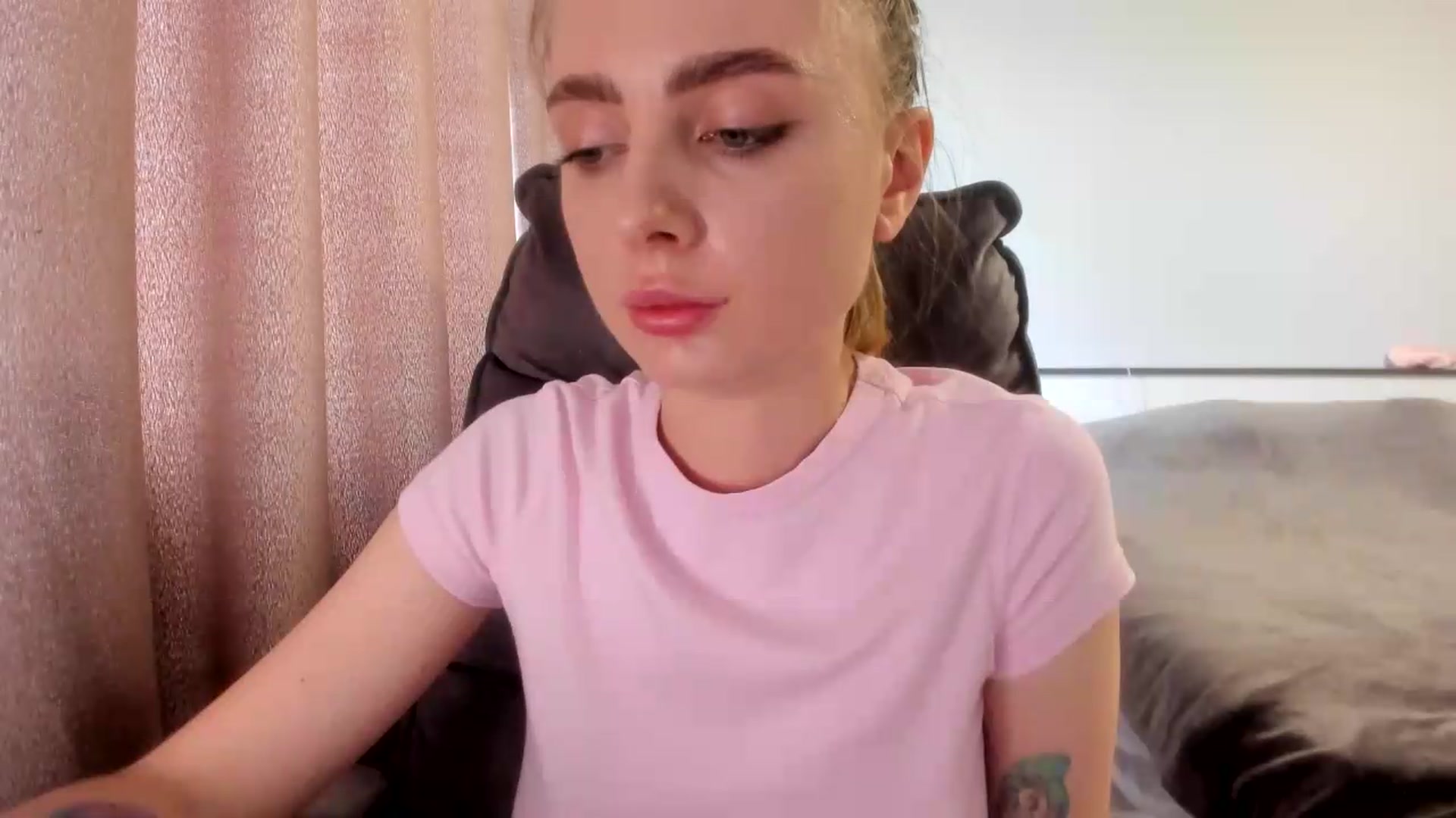 Gallery image thumbnail from Iam_Sasha's myfreecams stream on, 07/27/2026, 10:25 image 7 of 20