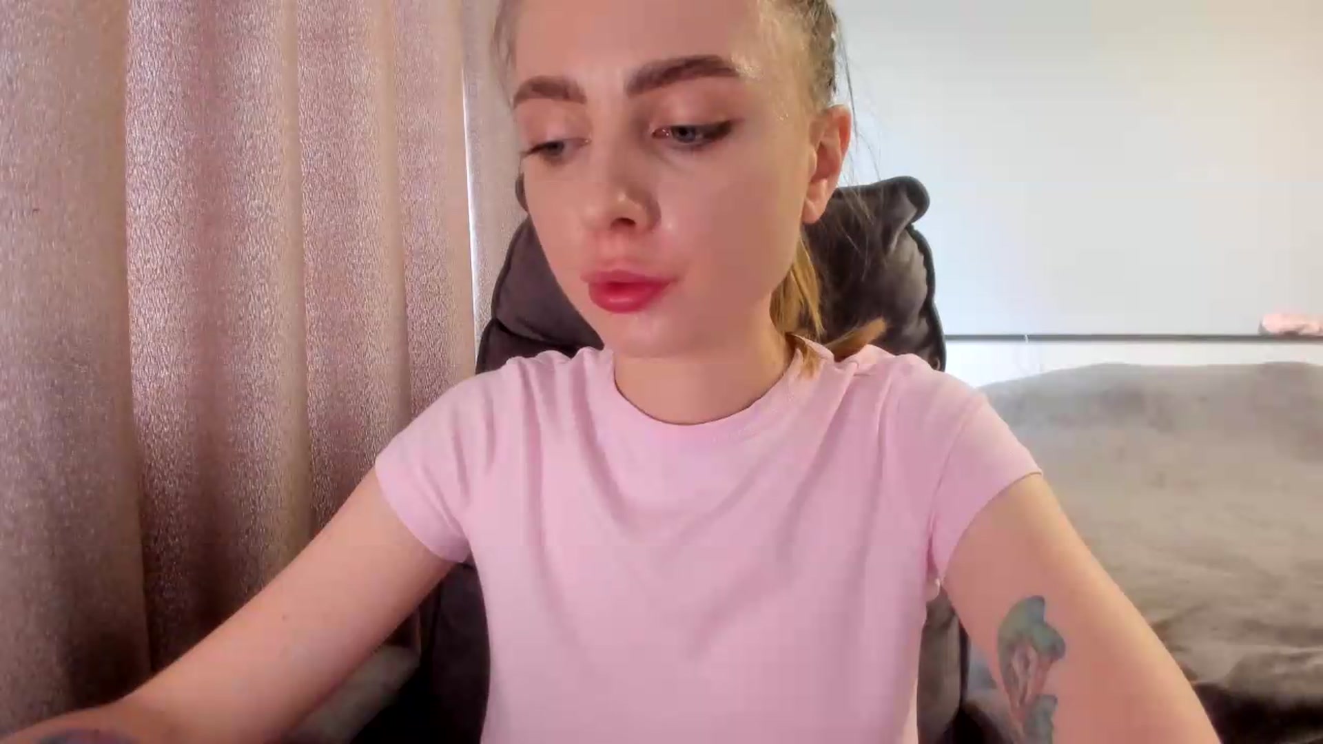 Gallery image thumbnail from Iam_Sasha's myfreecams stream on, 07/27/2026, 10:25 image 4 of 20