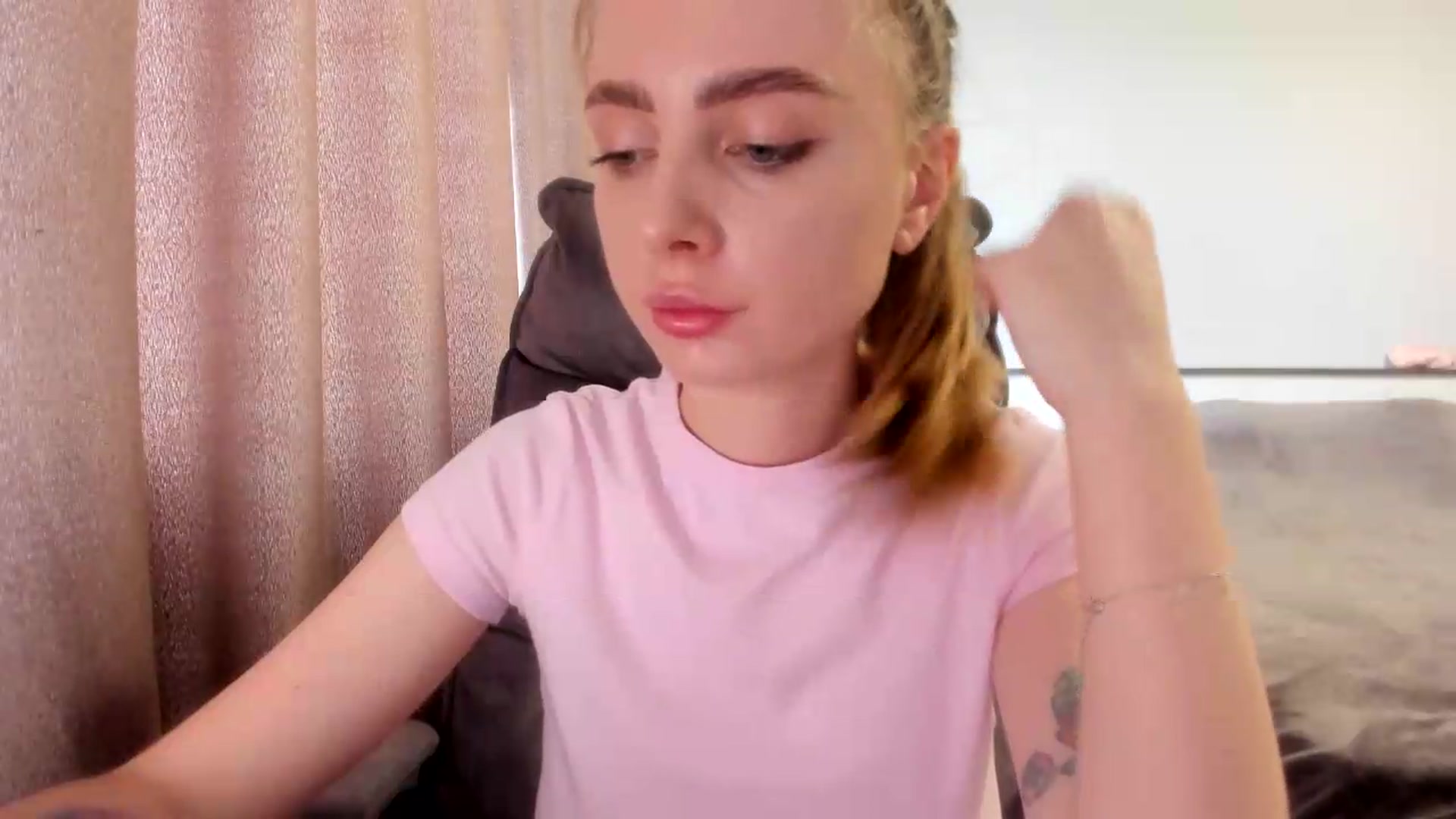 Gallery image thumbnail from Iam_Sasha's myfreecams stream on, 07/27/2026, 10:25 image 3 of 20