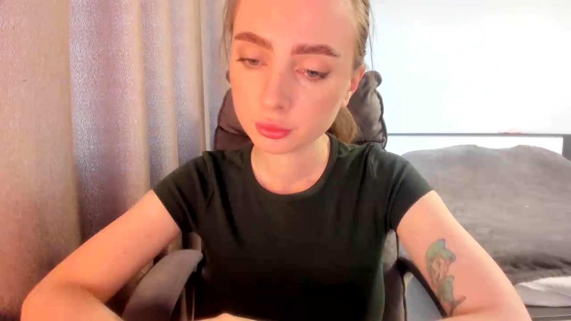 Gallery image thumbnail from Iam_Sasha's myfreecams stream on, 07/29/2026, 08:52 image 3 of 20
