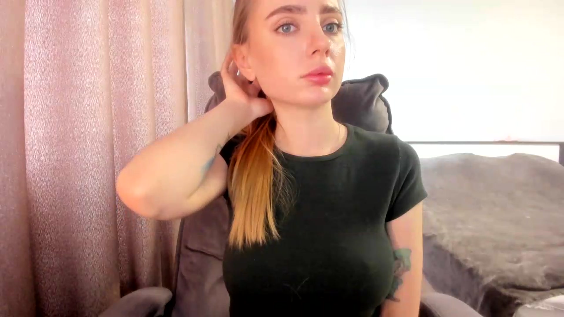 Gallery image thumbnail from Iam_Sasha's myfreecams stream on, 07/29/2026, 08:52 image 15 of 20