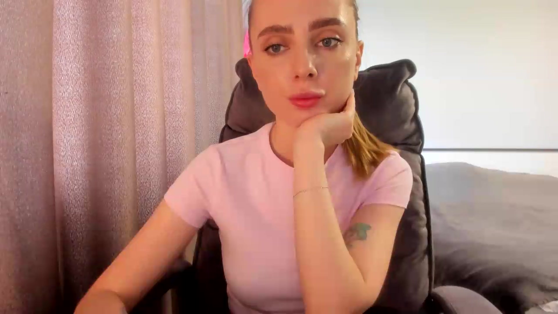 Gallery image thumbnail from Iam_Sasha's myfreecams stream on, 07/30/2026, 09:43 image 16 of 20