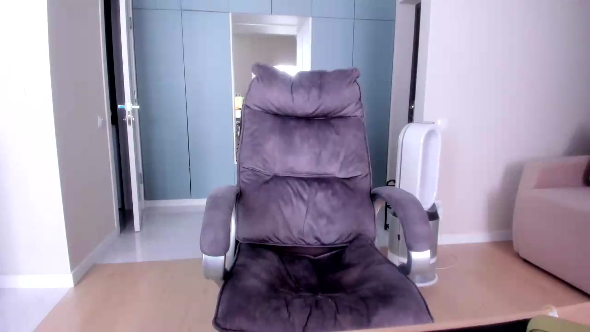 Gallery image thumbnail from Iam_Sasha's myfreecams stream on, 08/11/2026, 10:12 image 10 of 20