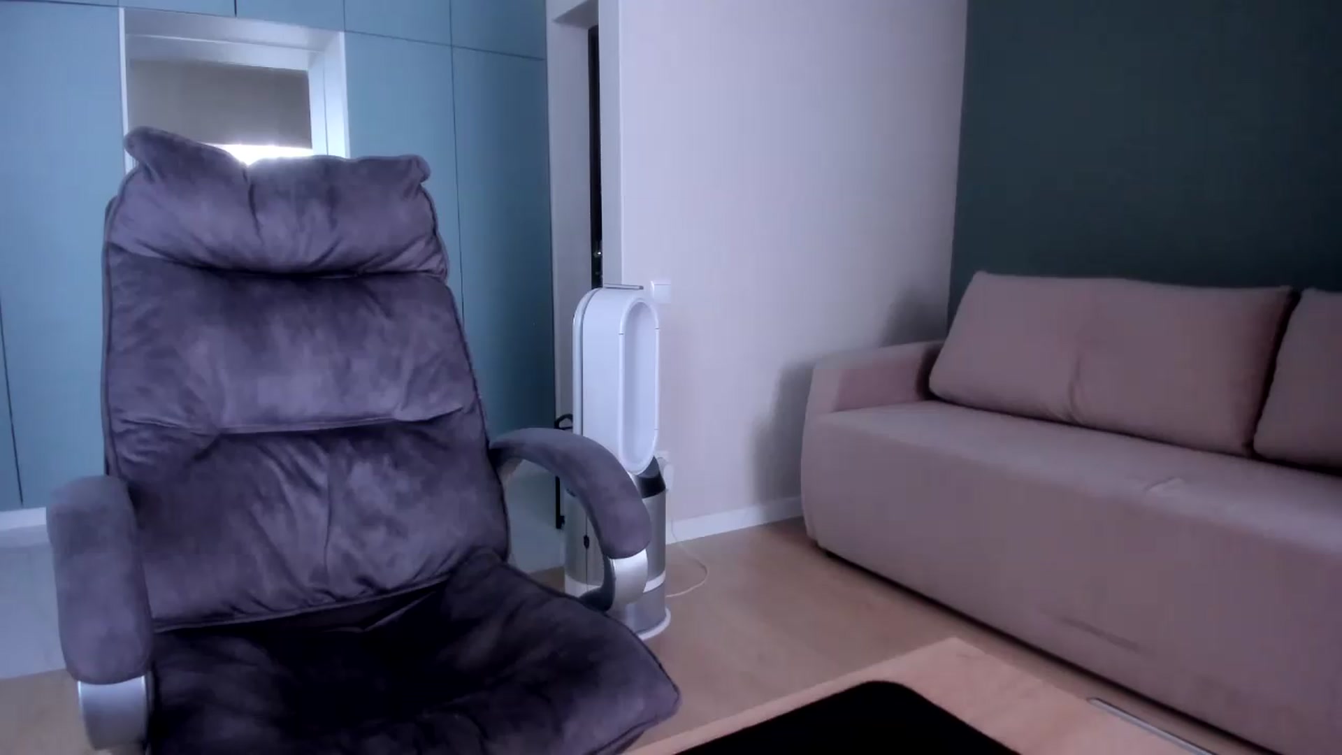 Gallery image thumbnail from Iam_Sasha's myfreecams stream on, 08/11/2026, 10:12 image 17 of 20