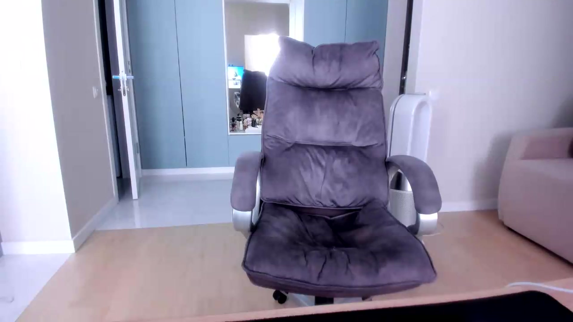 Gallery image thumbnail from Iam_Sasha's myfreecams stream on, 08/11/2026, 10:12 image 3 of 20
