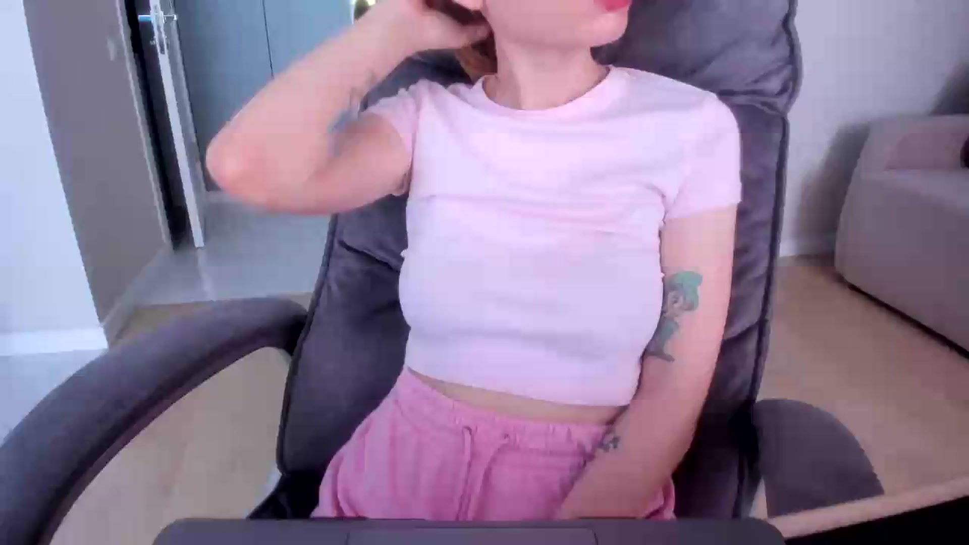 Gallery image thumbnail from Iam_Sasha's myfreecams stream on, 08/11/2026, 10:38 image 17 of 20
