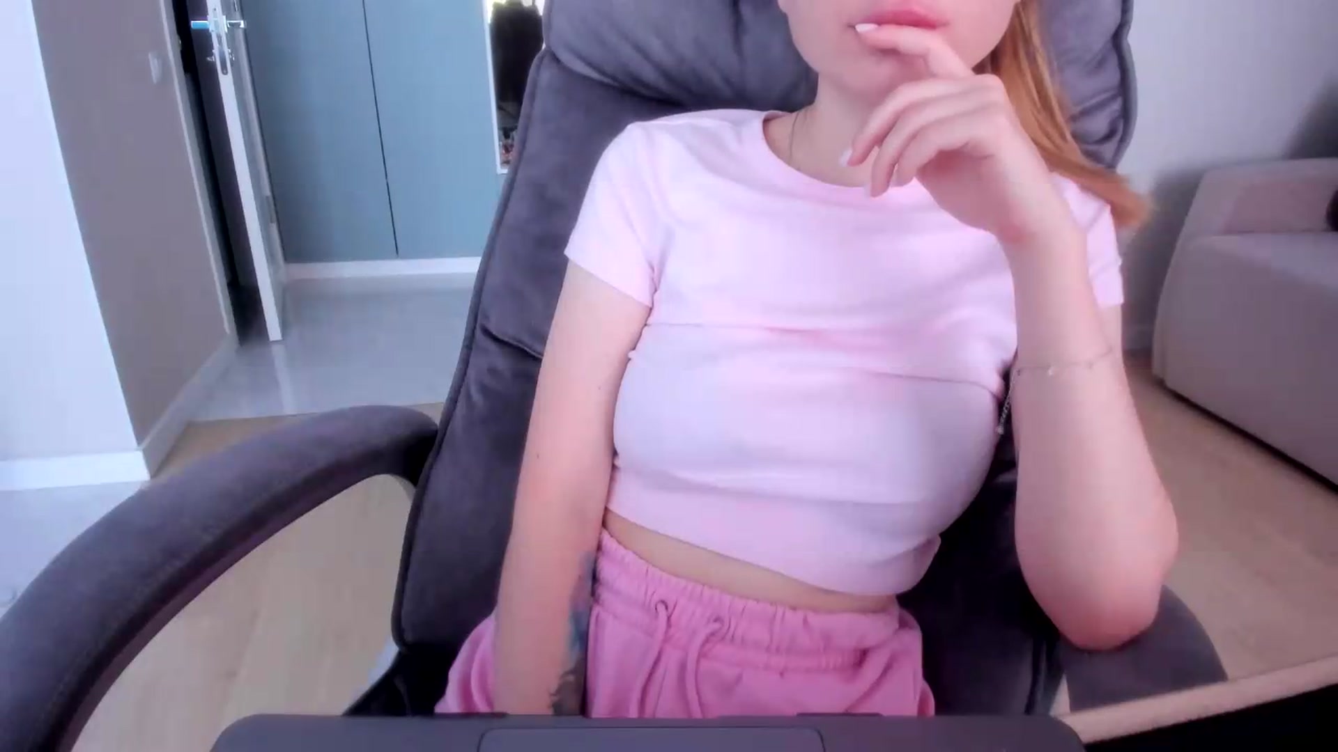 Gallery image thumbnail from Iam_Sasha's myfreecams stream on, 08/11/2026, 10:38 image 19 of 20