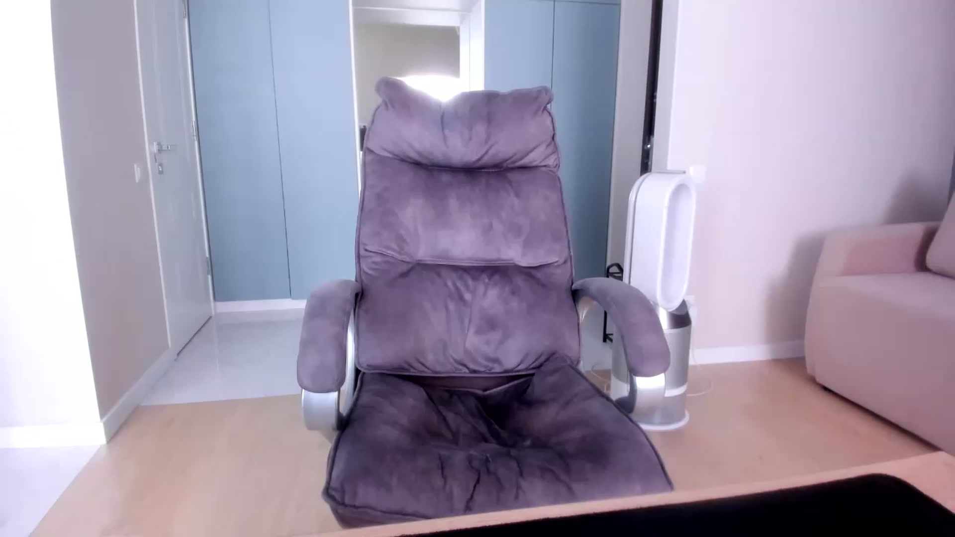 Gallery image thumbnail from Iam_Sasha's myfreecams stream on, 08/12/2026, 10:08 image 15 of 20