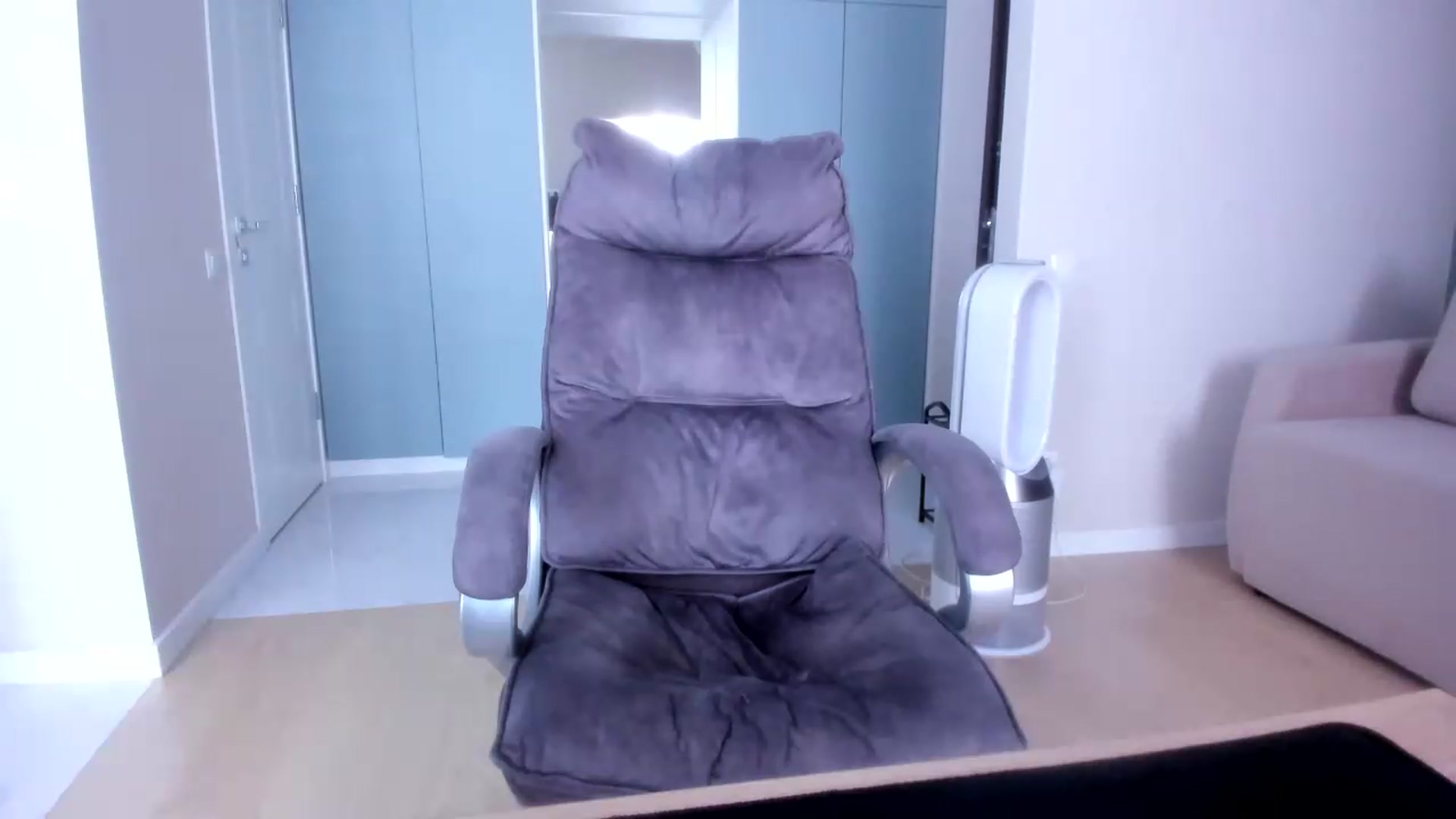 Gallery image thumbnail from Iam_Sasha's myfreecams stream on, 08/12/2026, 10:08 image 18 of 20