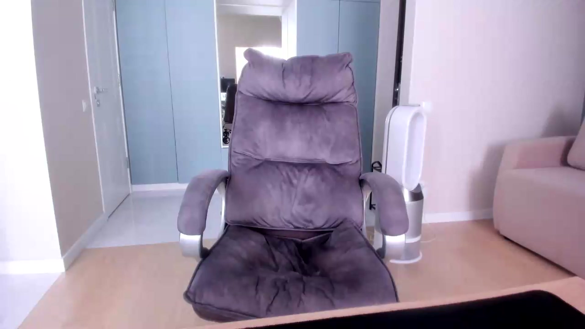 Gallery image thumbnail from Iam_Sasha's myfreecams stream on, 08/12/2026, 10:08 image 9 of 20