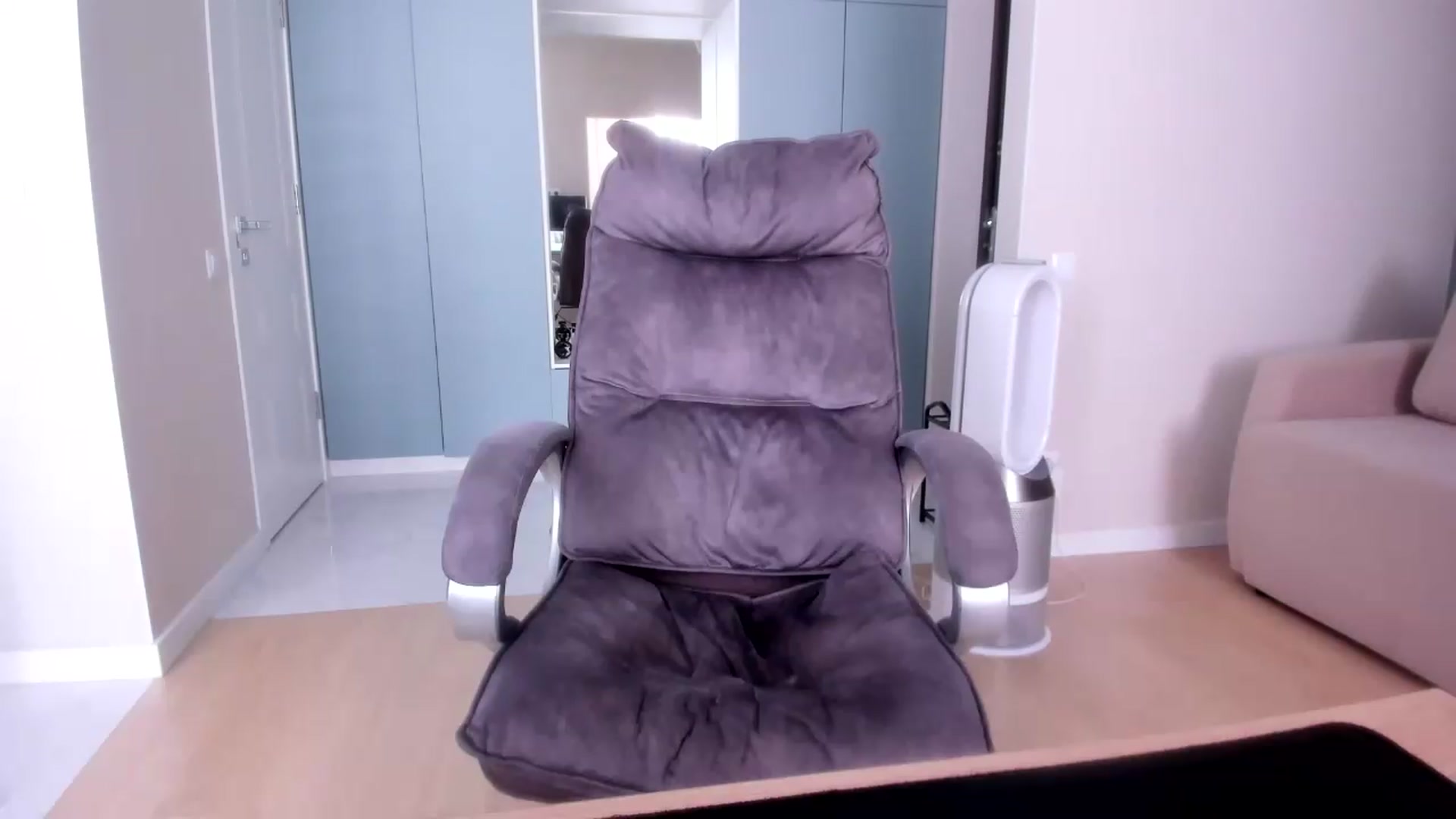 Gallery image thumbnail from Iam_Sasha's myfreecams stream on, 08/12/2026, 10:08 image 5 of 20
