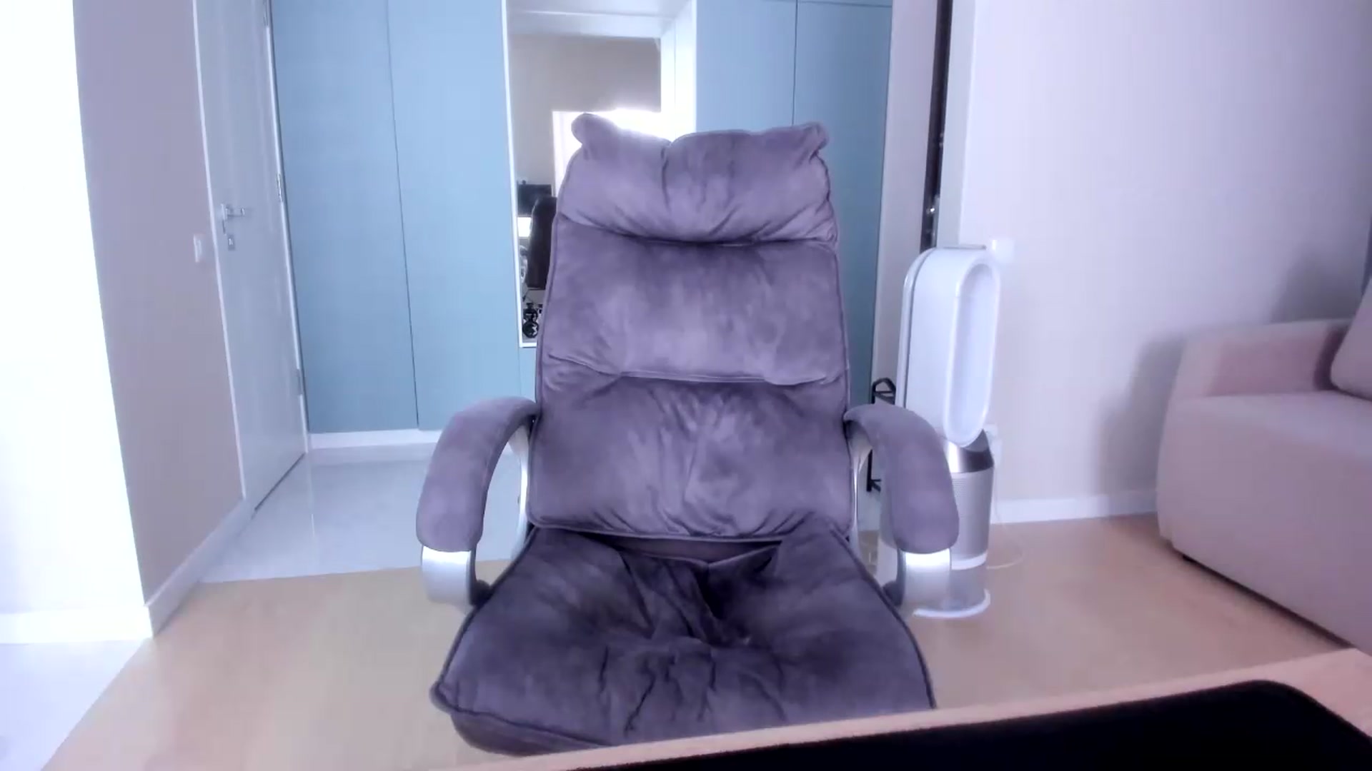 Gallery image thumbnail from Iam_Sasha's myfreecams stream on, 08/12/2026, 10:08 image 6 of 20