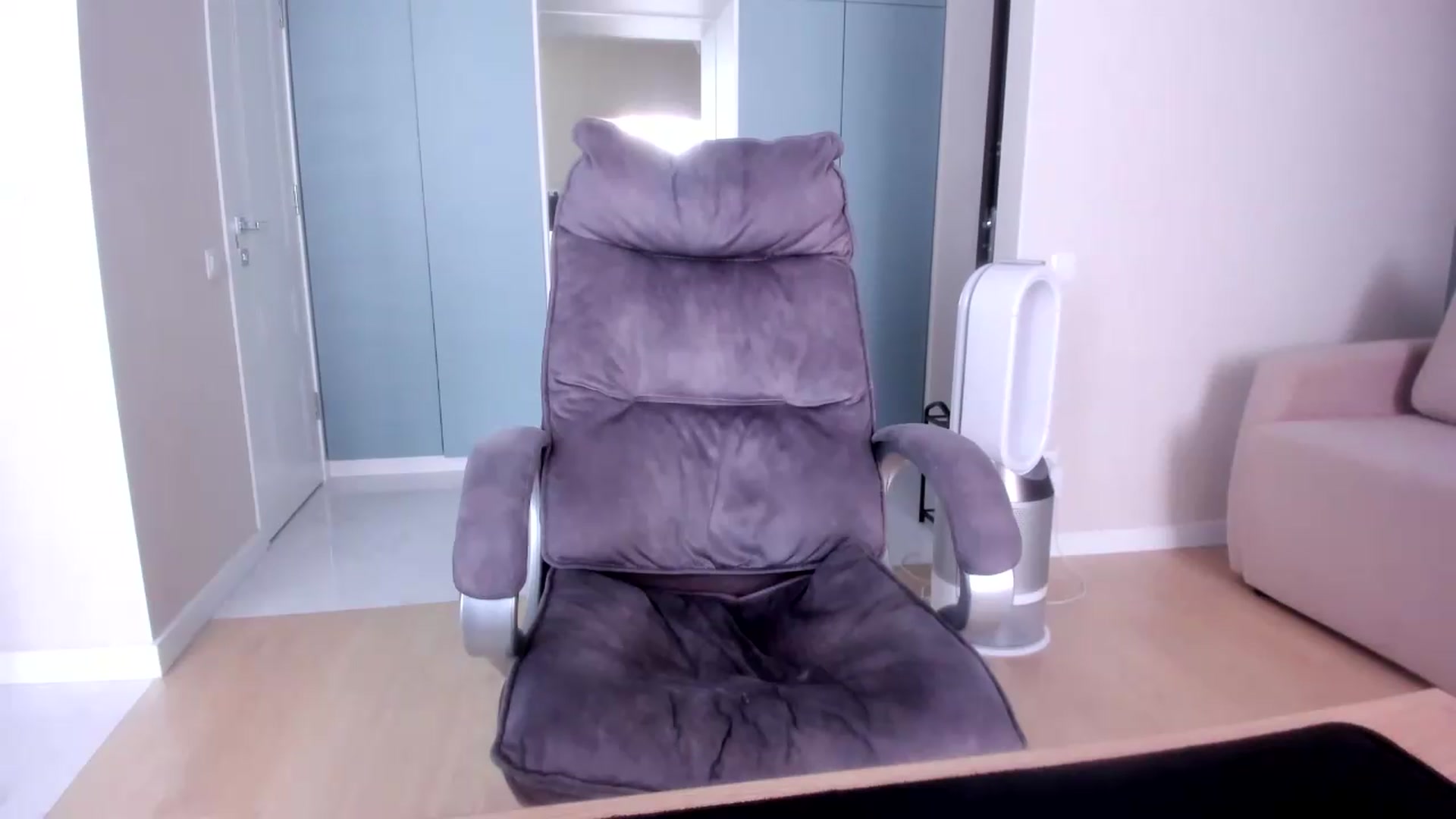 Gallery image thumbnail from Iam_Sasha's myfreecams stream on, 08/12/2026, 10:08 image 17 of 20