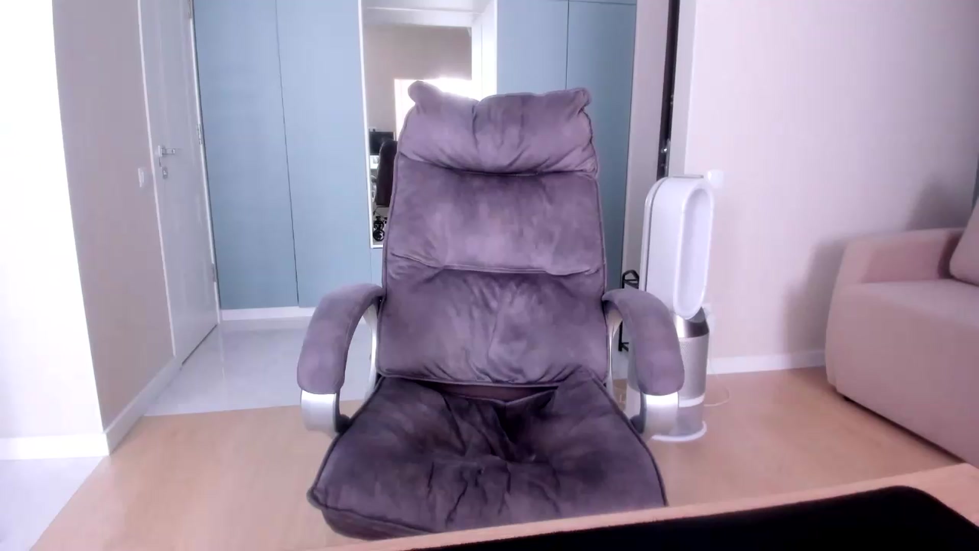Gallery image thumbnail from Iam_Sasha's myfreecams stream on, 08/12/2026, 10:08 image 4 of 20