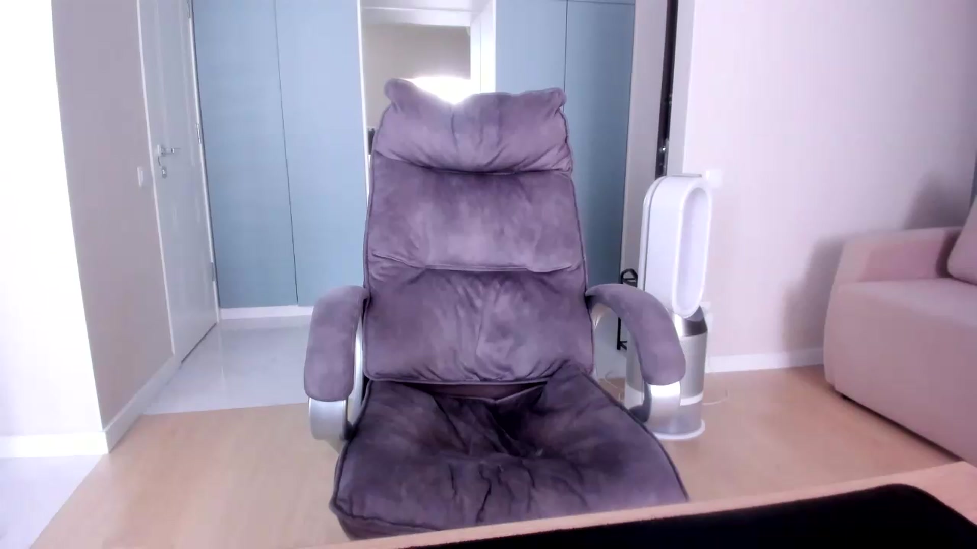 Gallery image thumbnail from Iam_Sasha's myfreecams stream on, 08/12/2026, 10:08 image 12 of 20
