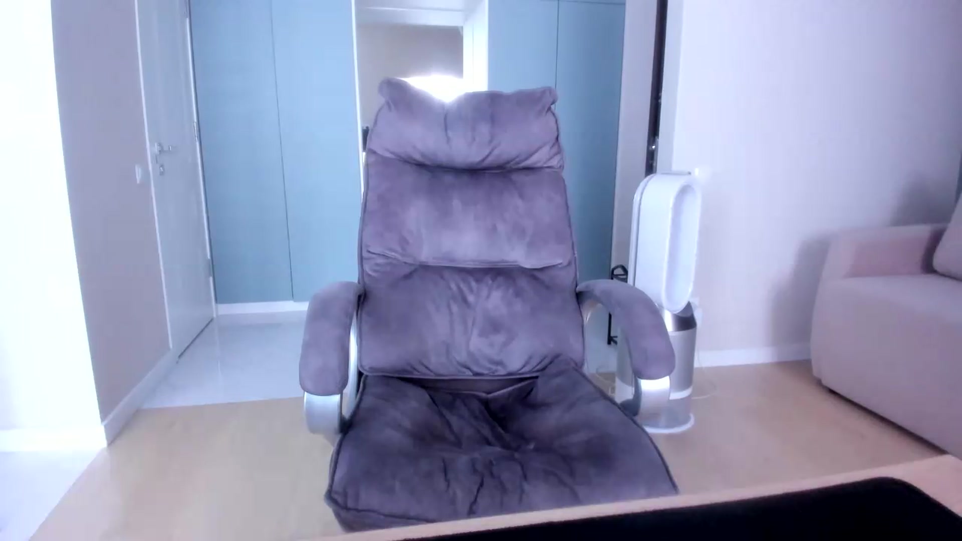 Gallery image thumbnail from Iam_Sasha's myfreecams stream on, 08/12/2026, 10:08 image 14 of 20