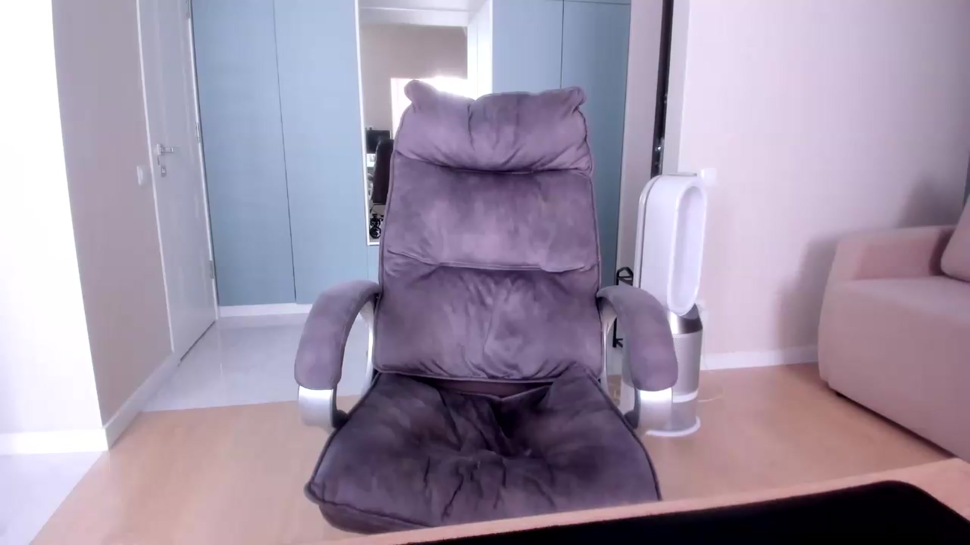 Gallery image thumbnail from Iam_Sasha's myfreecams stream on, 08/12/2026, 10:08 image 3 of 20