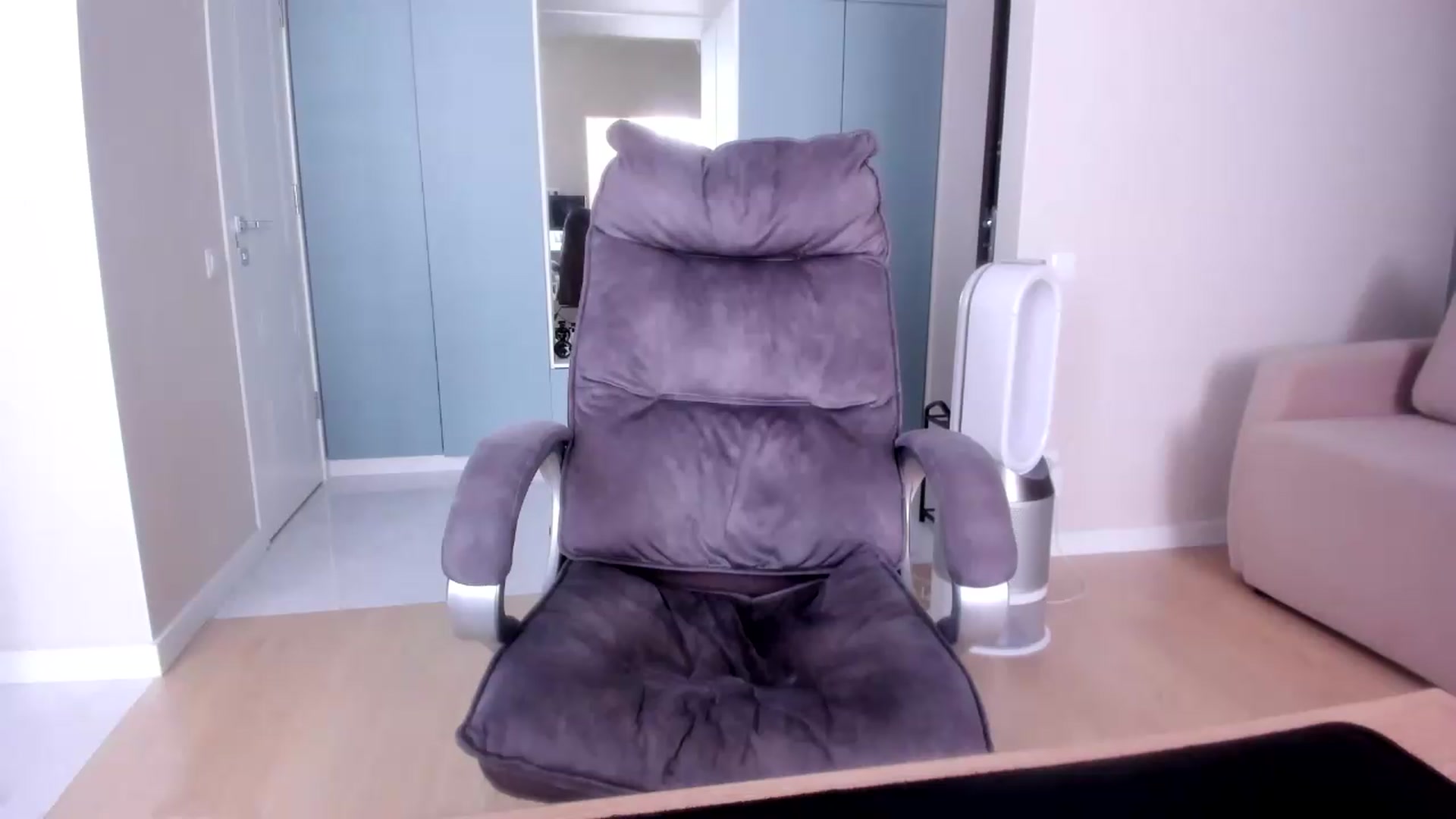 Gallery image thumbnail from Iam_Sasha's myfreecams stream on, 08/12/2026, 10:08 image 11 of 20