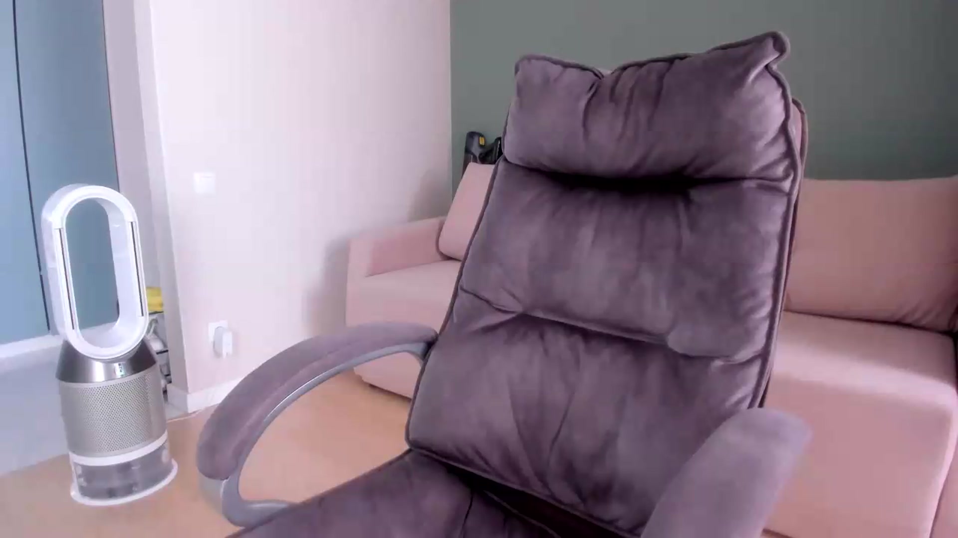 Gallery image thumbnail from Iam_Sasha's myfreecams stream on, 08/14/2026, 08:24 image 4 of 20