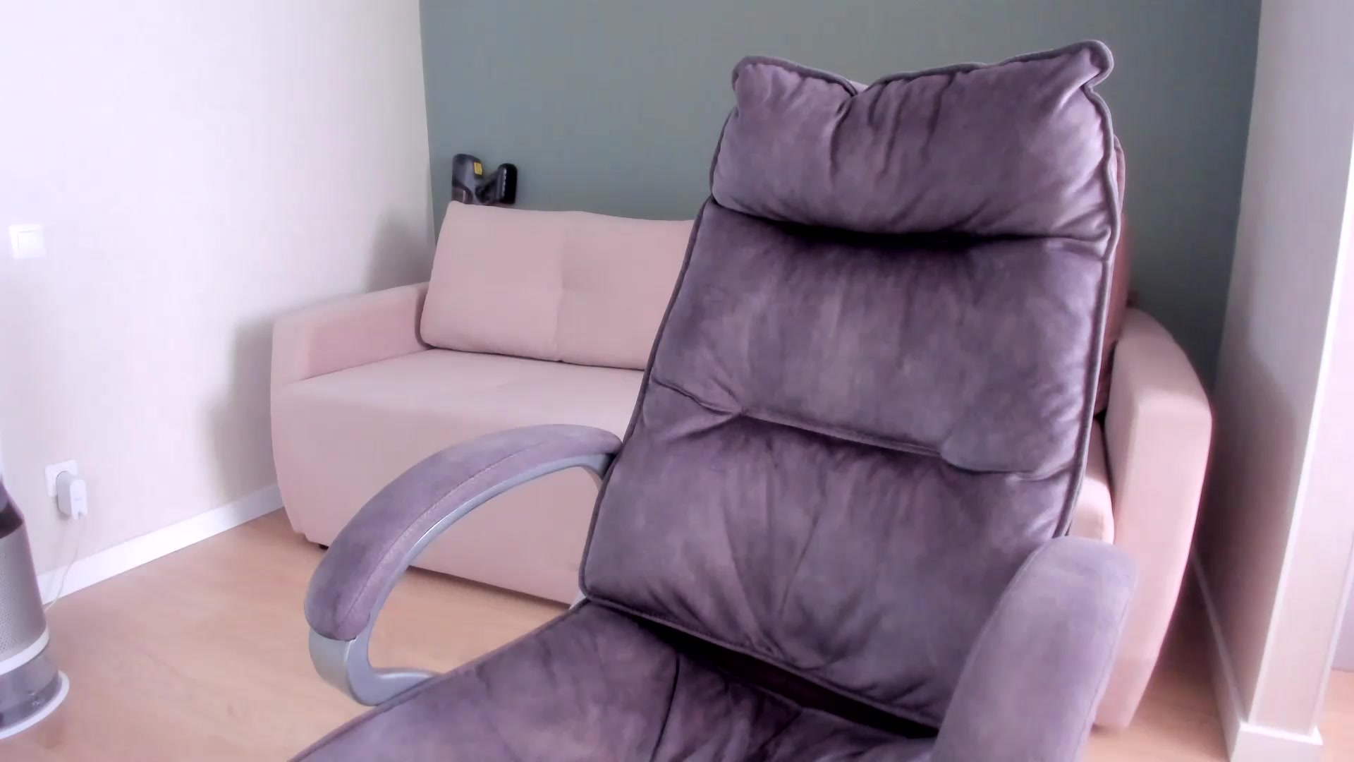 Gallery image thumbnail from Iam_Sasha's myfreecams stream on, 08/20/2026, 10:08 image 11 of 20
